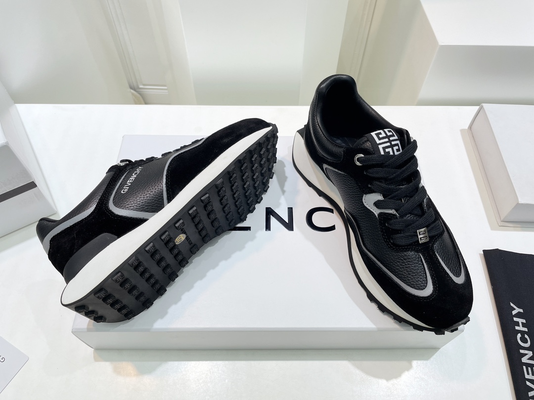 2022 Givenchy Monochrome Sneaker: Lighter Materials, Luxe Details, Comfortable Fit - 图片 9