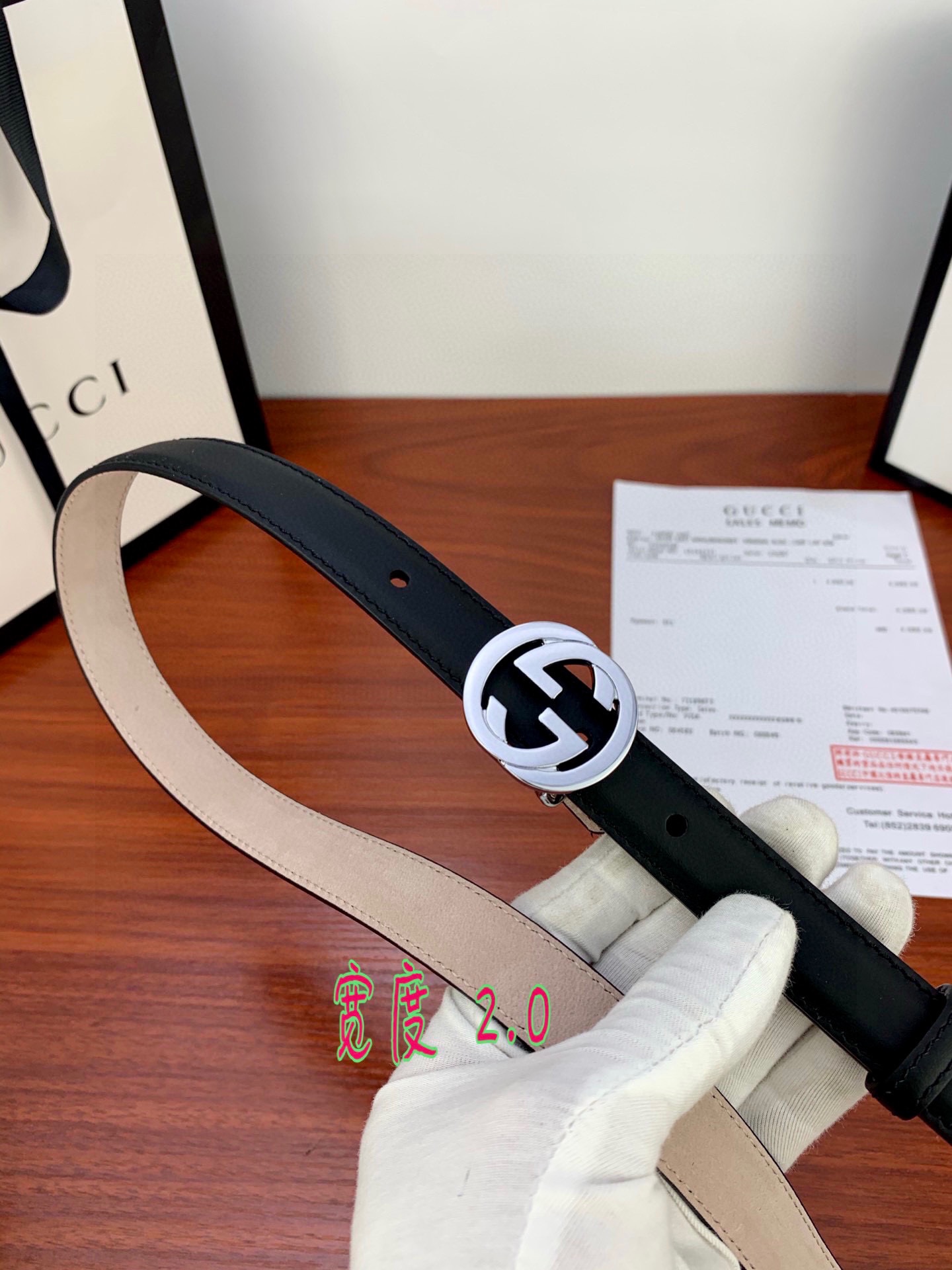 宽度2.0cm G U C C I 此细款腰带用采光头小层牛皮 金/银/枪色双G带扣。