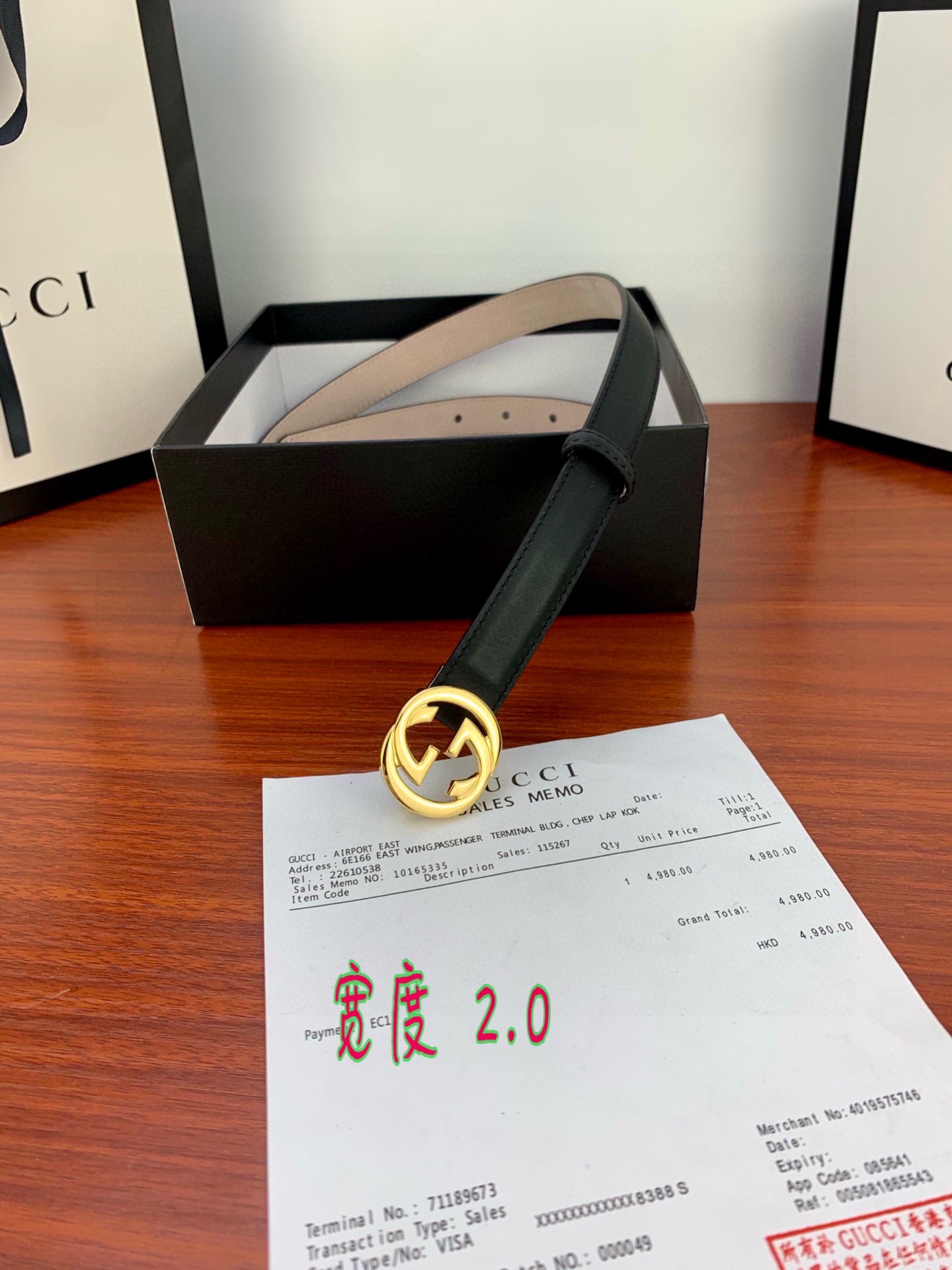 宽度2.0cm G U C C I 此细款腰带用采光头小层牛皮 金/银/枪色双G带扣。