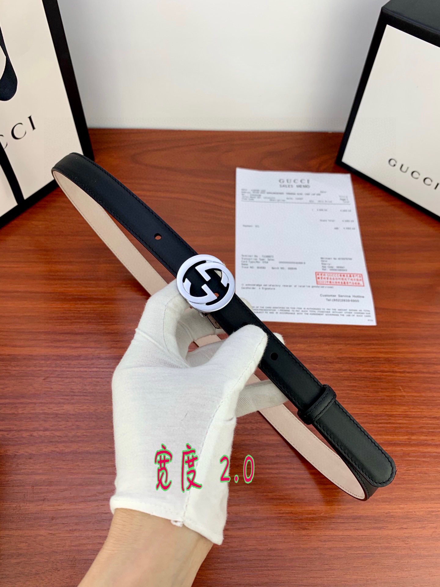 宽度2.0cm G U C C I 此细款腰带用采光头小层牛皮 金/银/枪色双G带扣。