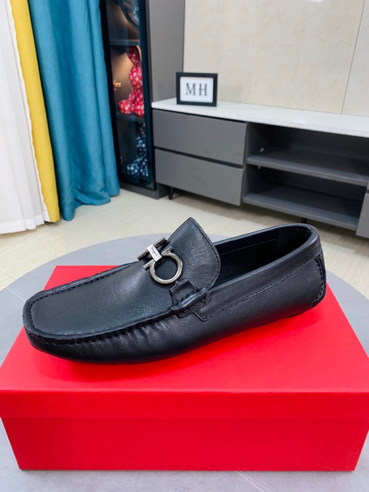 J0  内配有包装Ferragamo菲拉格慕爆款时尚豆豆鞋🇨🇳原版开模💯好质量看得见，进口高端头层牛皮荔枝纹➕奢华羊皮内里🌿纹路很清优质防水防滑耐磨大底高品质低价位，真正的纯手工制作🍓码米38-44