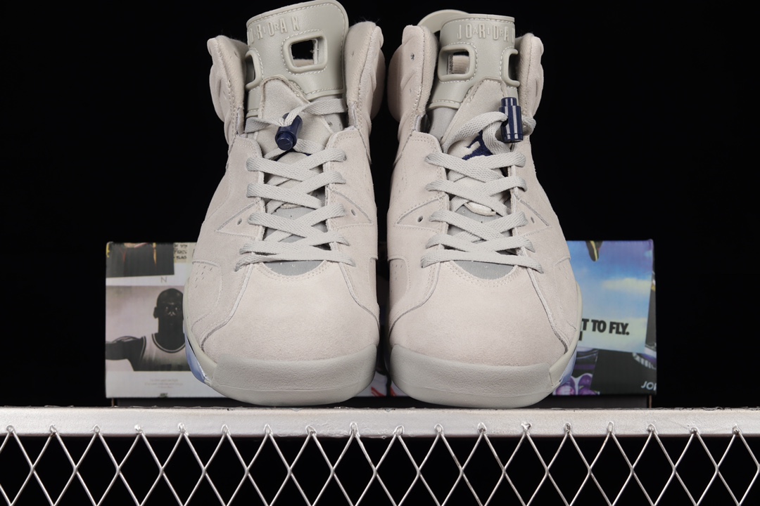 這款air jordan 6產品採用灰色絨面革鞋底,搭配相配的鞋舌,鞋帶,鞋跟