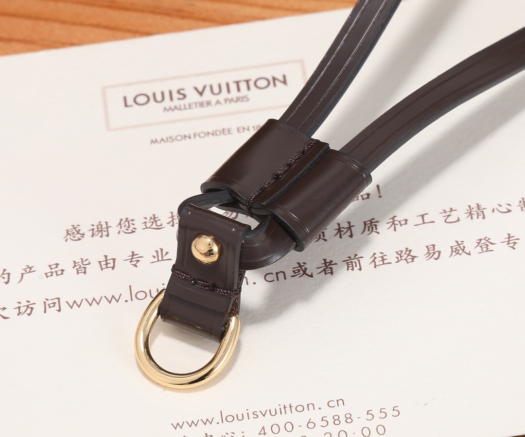 ‼️顶级原单、加强版‼️NEVERFULL 中号手袋本款 Neverfull 中号手袋结合了经典设计与标志性细节。由优雅 ‼️顶级原单、加强版‼️NEVERFULL 中号手袋本款 Neverfull 中号手袋结合了经典设计与标志性细节。由优雅