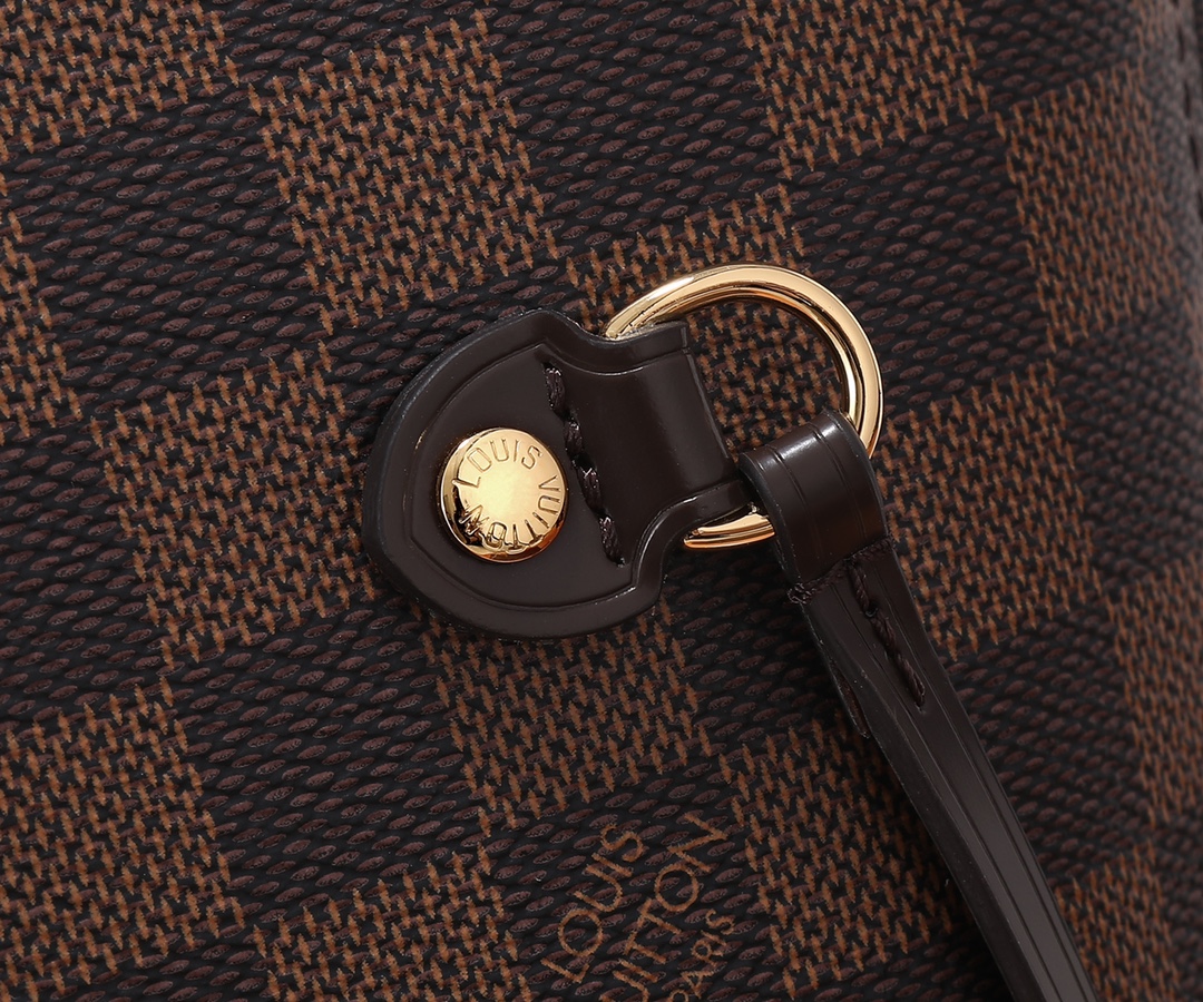 ‼️顶级原单、加强版‼️NEVERFULL 中号手袋本款 Neverfull 中号手袋结合了经典设计与标志性细节。由优雅 ‼️顶级原单、加强版‼️NEVERFULL 中号手袋本款 Neverfull 中号手袋结合了经典设计与标志性细节。由优雅