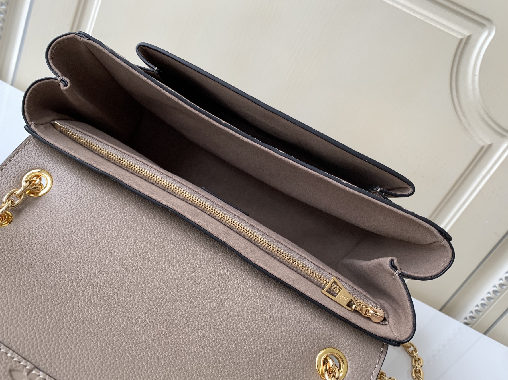 【海原外‬单 独实家‬拍】M44151 灰色 M44929  由光滑与压纹 Monogram Empre