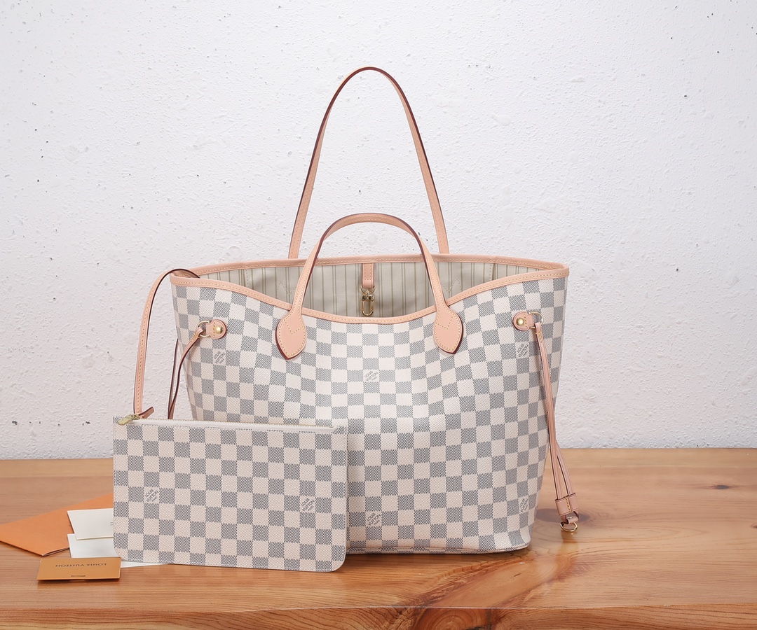 ‼️顶级原单、加强版‼️ NEVERFULL 中号手袋本款 Neverfull 中号手袋结合了经典设计与标志性细节。由 ‼️顶级原单、加强版‼️ NEVERFULL 中号手袋本款 Neverfull 中号手袋结合了经典设计与标志性细节。由