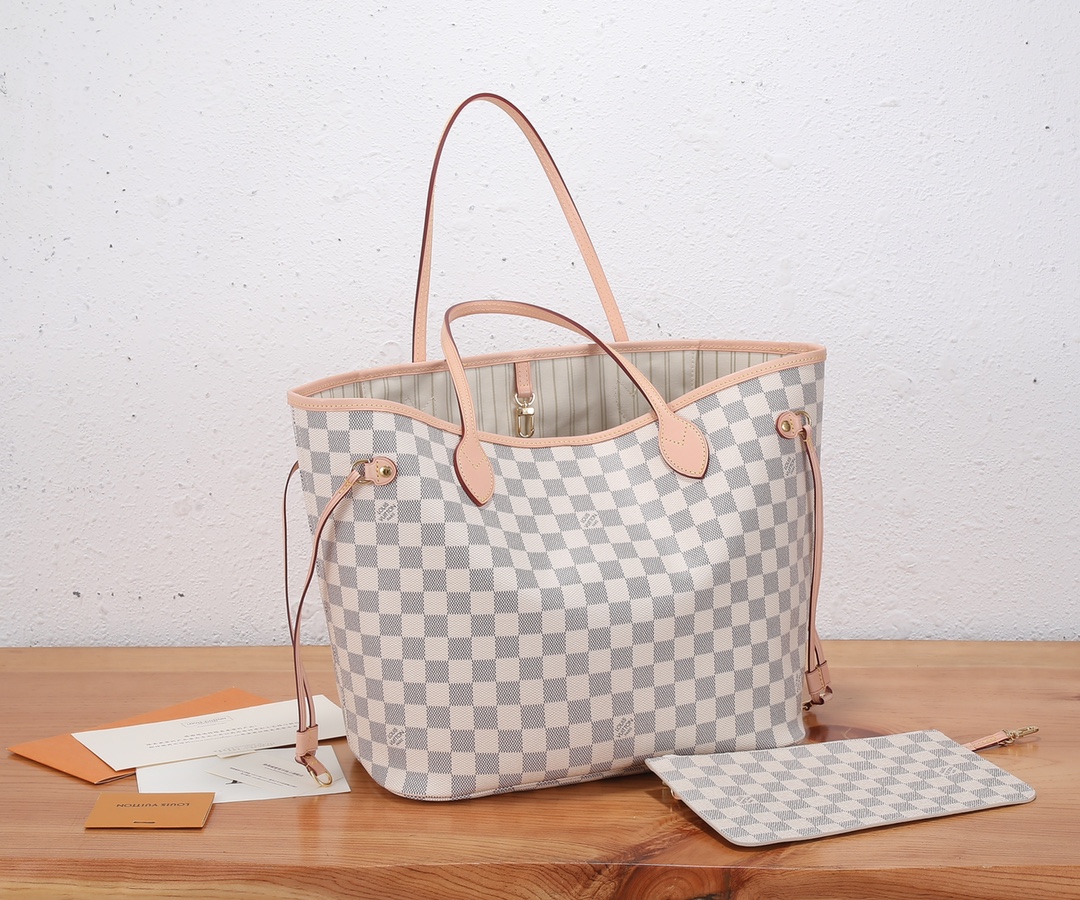 ‼️顶级原单、加强版‼️ NEVERFULL 中号手袋本款 Neverfull 中号手袋结合了经典设计与标志性细节。由 ‼️顶级原单、加强版‼️ NEVERFULL 中号手袋本款 Neverfull 中号手袋结合了经典设计与标志性细节。由