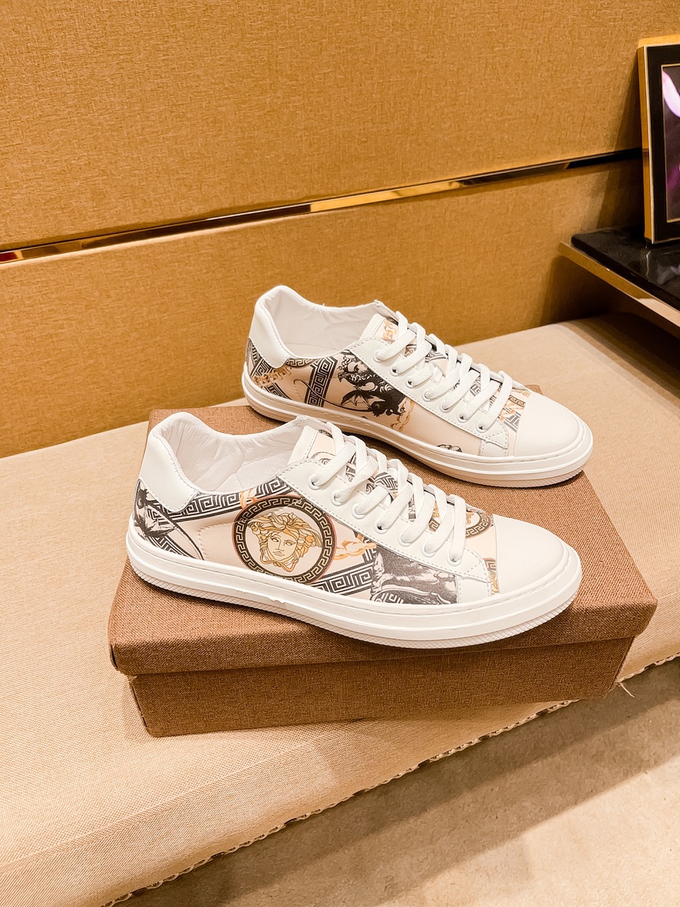 I5  范思哲 男鞋高端品牌 官网1：1最新力作：鞋面采用意大利进口头层牛皮搭配舒适透气内里➕原版防滑耐磨大底制作 ，让行走更加便捷舒适，惊世之作，与官方的质量相比美的1：1复刻[色]打造时尚个性衬托你的与众不同潮男必备!经典