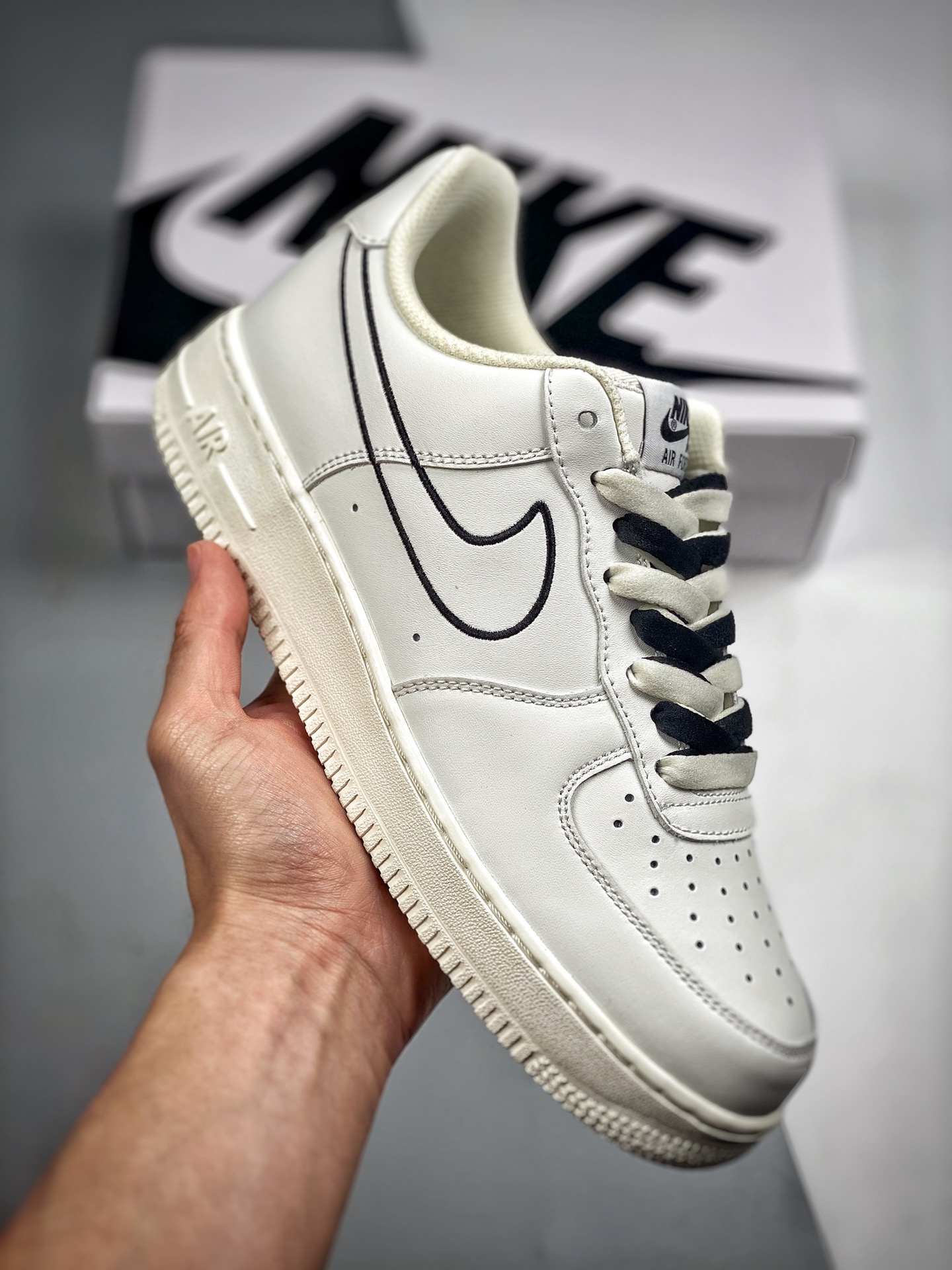 -3 NK Air Force 1 Low 空军一号 黑白简勾 官方同步 原装级别 原楦头原纸板 打造纯正空军版型#专注外贸渠道 全掌内置蜂窝气垫 #原盒配件 原厂中底钢印、拉帮完美 官方货号：CL6326-158 SIZE：36 36.…