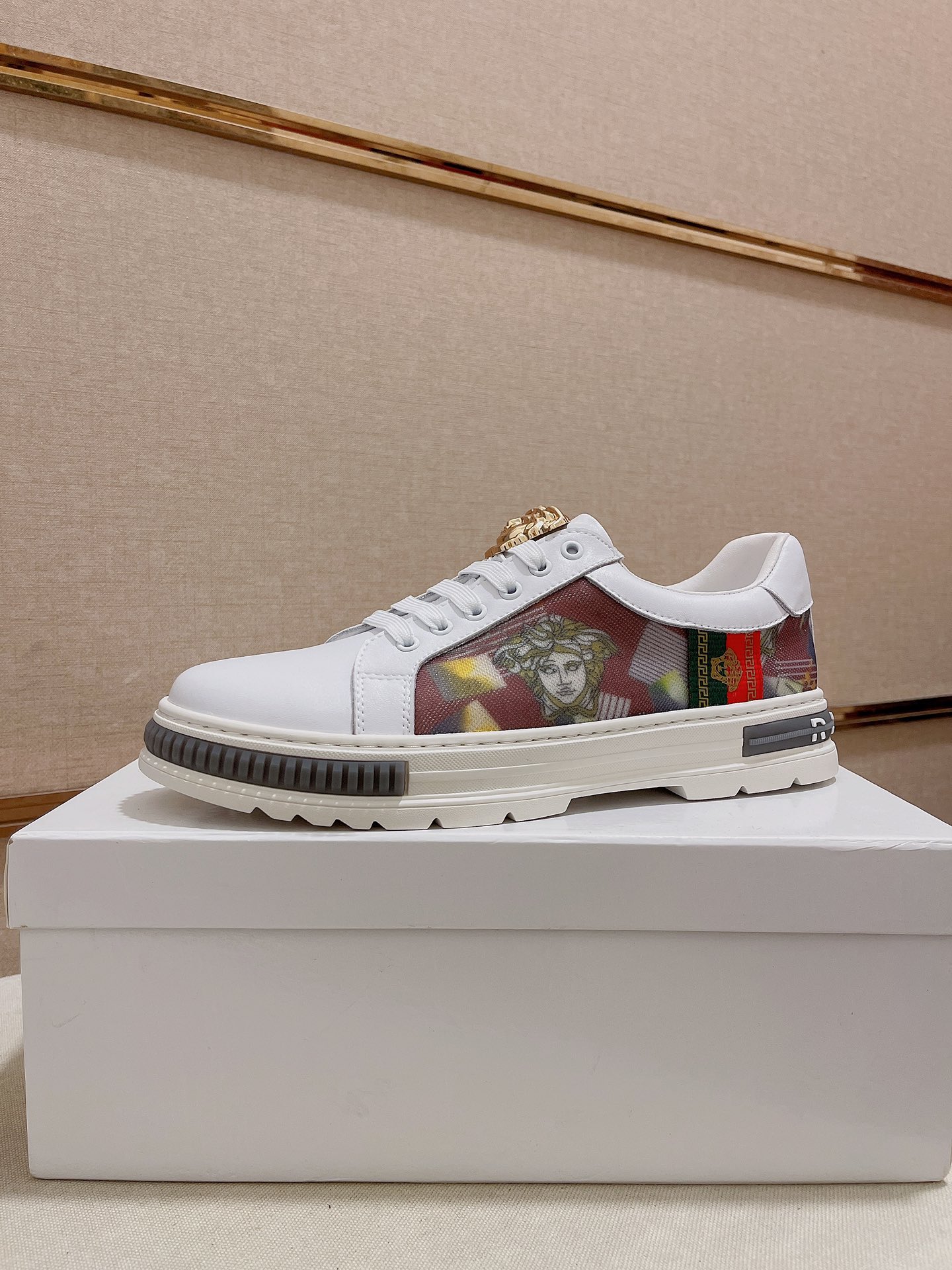 I0 Versace 范思哲👊🏻鞋面🇮🇹进口牛皮配官网面料 🇩🇪内里进口羊皮内里 。原版大底开模，每一位男士的身份衬托，上脚大气稳重🚶🏻🚶🏻高端定制专柜原版复刻📯不管风吹雨打鞋楦不变，经得起时间的验证🔍️，🔵