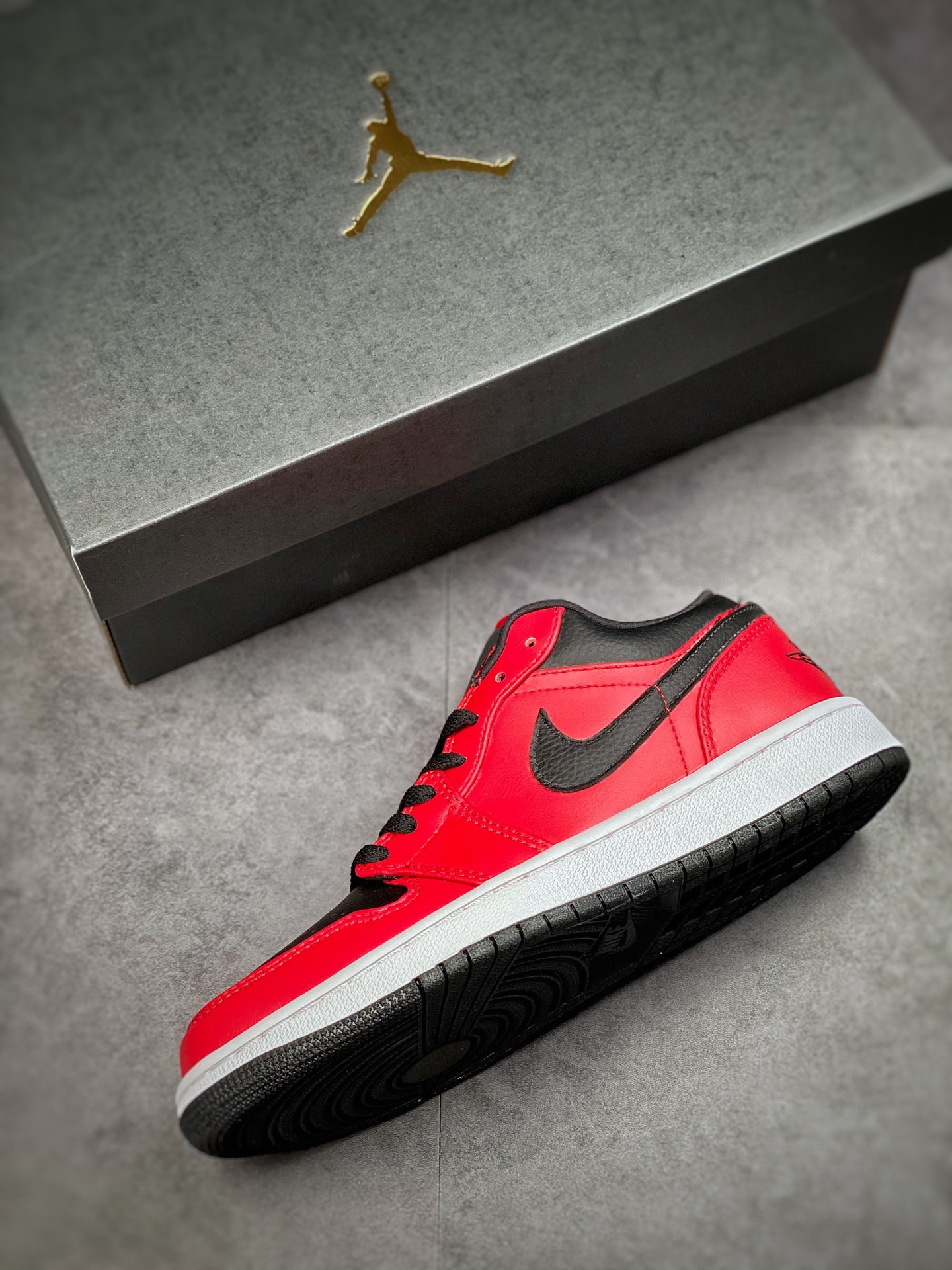 200 Air Jordan 1 Low 红黑 黑钩 AJ1乔1低帮休闲板鞋 553558-605