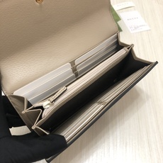 “自我表达”的精神是该系列的设计主线。这系列产品将多种品牌典藏元素集于一身,呼应自我表达精神的同时,传递 “自我表达”的精神是该系列的设计主线。这系列产品将多种品牌典藏元素集于一身,呼应自我表达精神的同时,传递