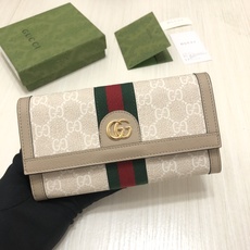 “自我表达”的精神是该系列的设计主线。这系列产品将多种品牌典藏元素集于一身,呼应自我表达精神的同时,传递 “自我表达”的精神是该系列的设计主线。这系列产品将多种品牌典藏元素集于一身,呼应自我表达精神的同时,传递