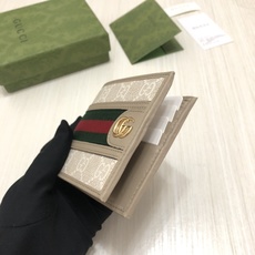 “自我表达”的精神是该系列的设计主线。这系列产品将多种品牌典藏元素集于一身,呼应自我表达精神的同时,传递 “自我表达”的精神是该系列的设计主线。这系列产品将多种品牌典藏元素集于一身,呼应自我表达精神的同时,传递