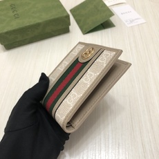 “自我表达”的精神是该系列的设计主线。这系列产品将多种品牌典藏元素集于一身,呼应自我表达精神的同时,传递 “自我表达”的精神是该系列的设计主线。这系列产品将多种品牌典藏元素集于一身,呼应自我表达精神的同时,传递
