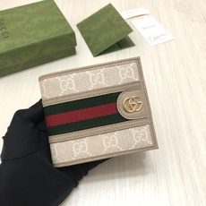 “自我表达”的精神是该系列的设计主线。这系列产品将多种品牌典藏元素集于一身,呼应自我表达精神的同时,传递 “自我表达”的精神是该系列的设计主线。这系列产品将多种品牌典藏元素集于一身,呼应自我表达精神的同时,传递