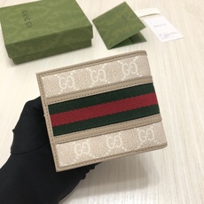 “自我表达”的精神是该系列的设计主线。这系列产品将多种品牌典藏元素集于一身,呼应自我表达精神的同时,传递 “自我表达”的精神是该系列的设计主线。这系列产品将多种品牌典藏元素集于一身,呼应自我表达精神的同时,传递
