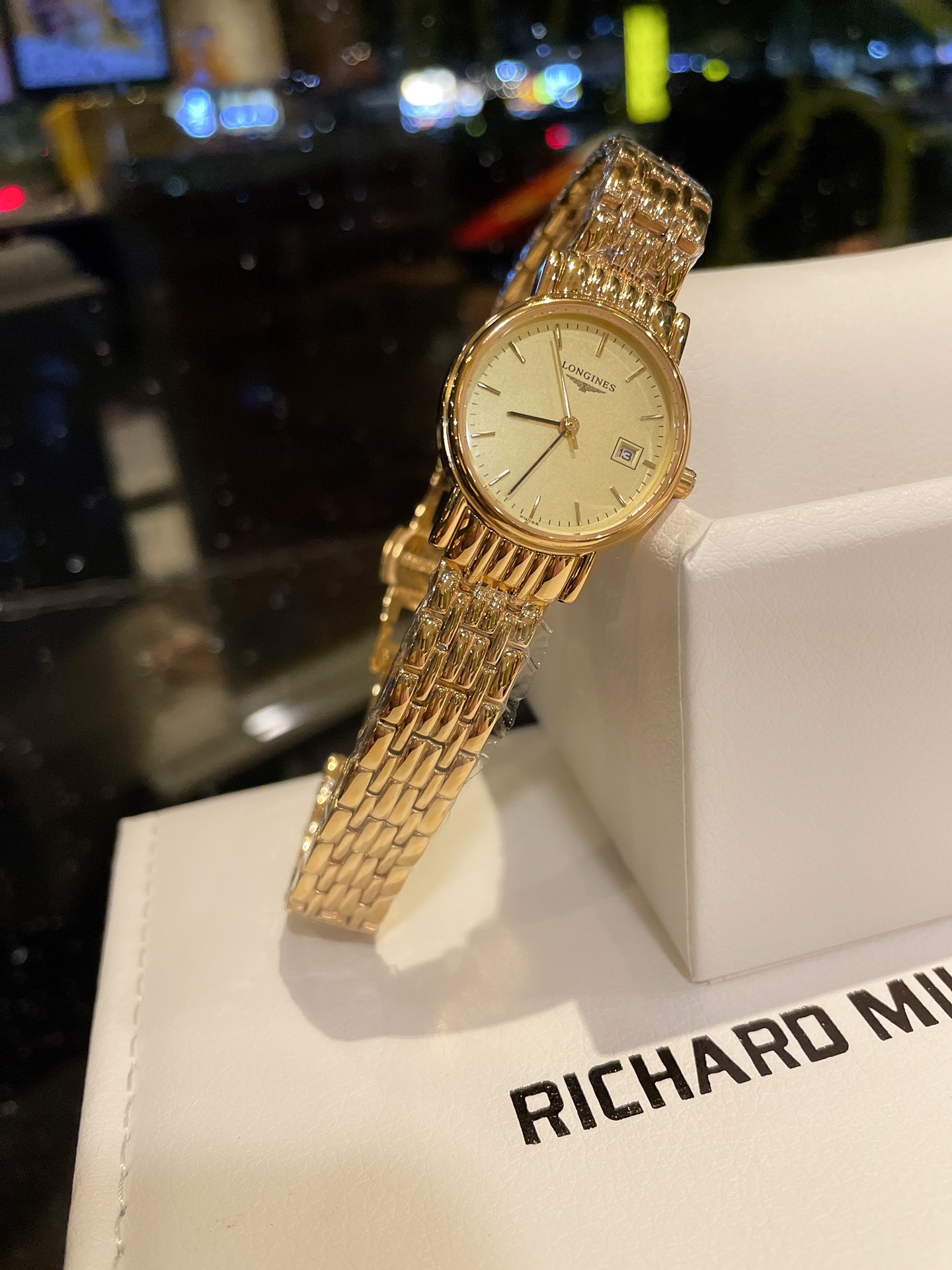 L0  浪琴 Longines 中古表，vintage西洋longines简约小金豆，简直太别致了小尺寸26mm低调又不失细节的美，表盘刻度也太纤细秀气了吧复古独特，上手不撞款，蓝宝石玻璃镜面经得起岁月的磨练，走时精准，秀气文雅，当你觉得今天的首饰配不上你的穿搭的时候选他就对了，时尚百搭绝绝子