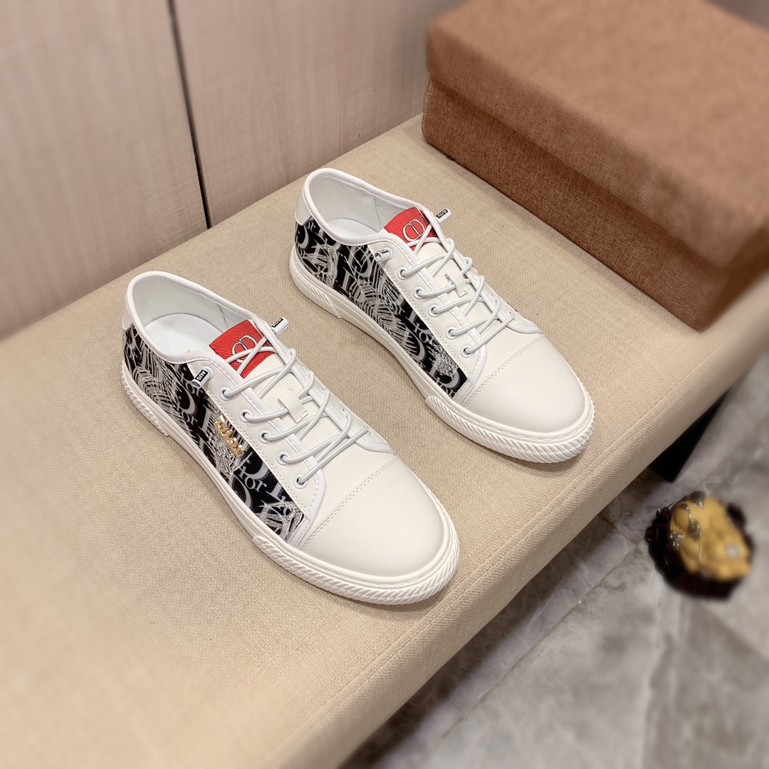 I0     迪奥* 最新•爆款休闲鞋，顶端品牌 奢侈～代购，顶级～质量。专柜同卖产品[强]鞋面選用进口透气牛皮材质➕透气羊皮内里•精细做工。原版个性时尚柔软橡膠耐磨防滑大底，上脚轻巧舒适，实物拍摄🎬實物更好看，012广州码: 38-44。2️⃣色