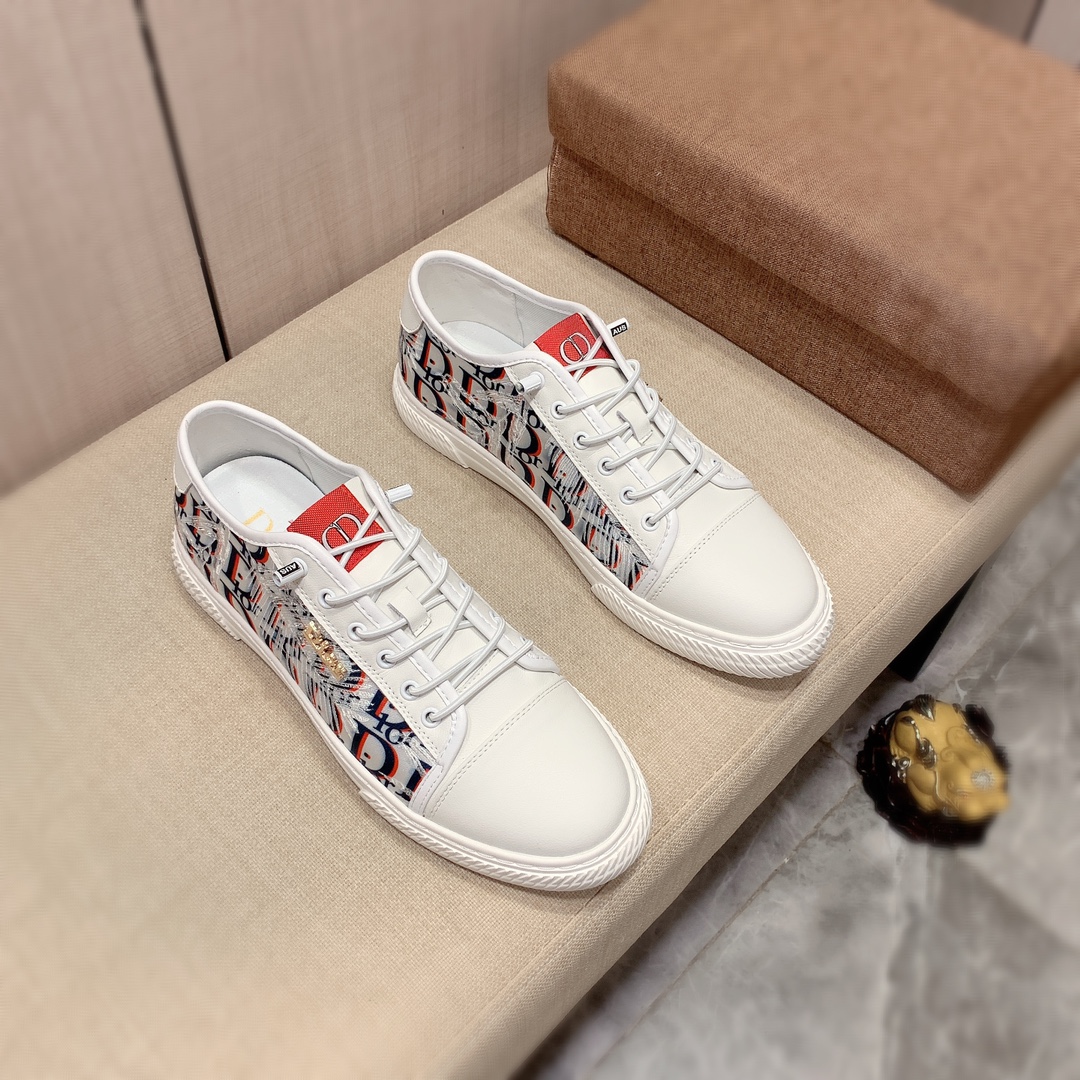 I0     迪奥* 最新•爆款休闲鞋，顶端品牌 奢侈～代购，顶级～质量。专柜同卖产品[强]鞋面選用进口透气牛皮材质➕透气羊皮内里•精细做工。原版个性时尚柔软橡膠耐磨防滑大底，上脚轻巧舒适，实物拍摄🎬實物更好看，012广州码: 38-44。2️⃣色