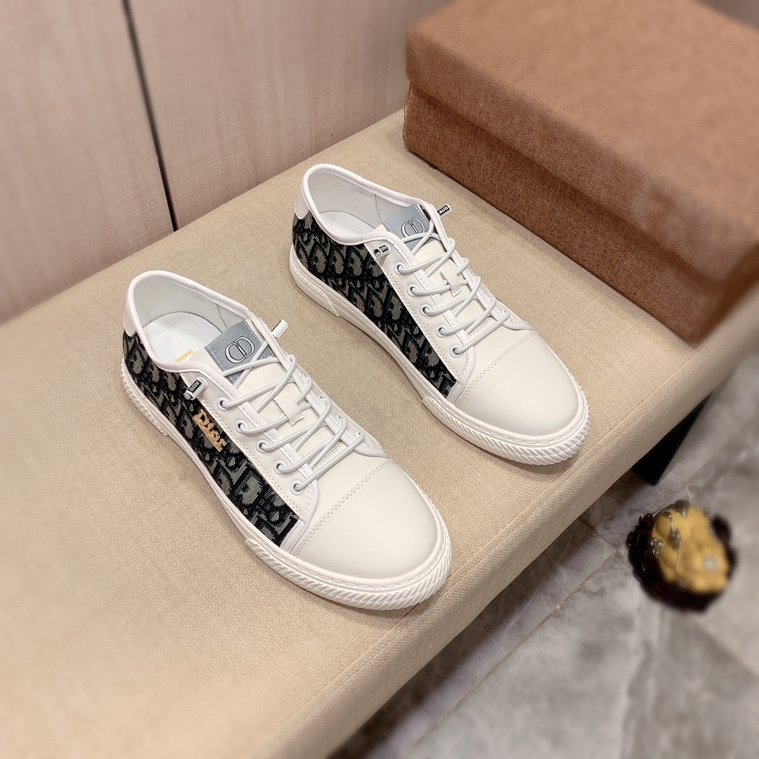 I0     迪奥* 最新•爆款休闲鞋，顶端品牌 奢侈～代购，顶级～质量。专柜同卖产品[强]鞋面選用进口透气牛皮搭配布面料材质➕透气羊皮内里•精细做工。原版个性时尚柔软橡膠耐磨防滑大底，上脚轻巧舒适，实物拍摄🎬實物更好看，012广州码: 38-44。2️⃣色