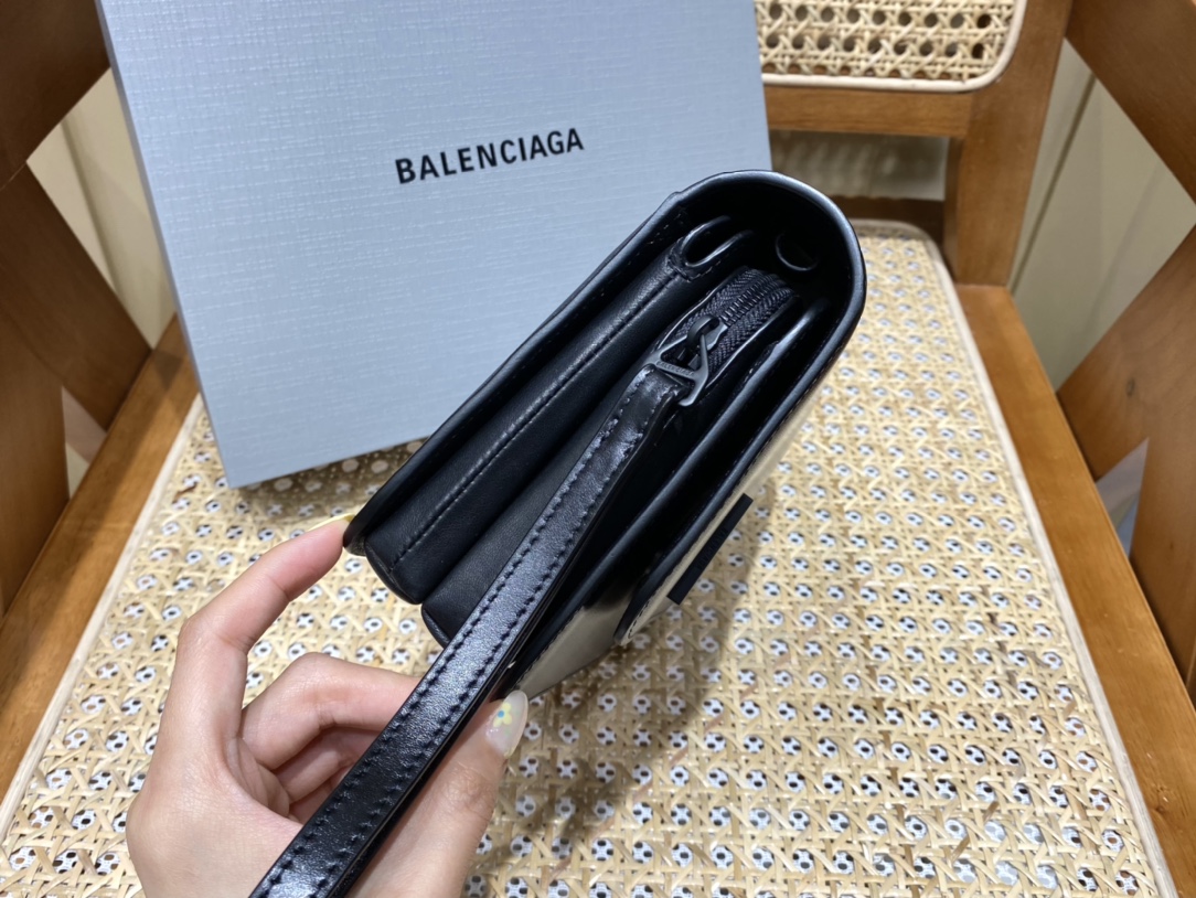 Balenciaga B.Small 18CM Bag 618156平纹黑色/黑扣