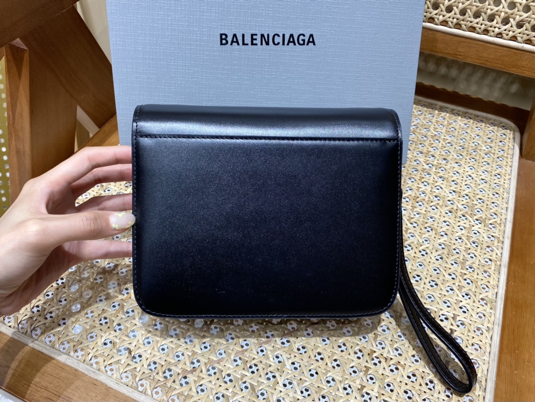 Balenciaga B.Small 18CM Bag 618156平纹黑色/黑扣