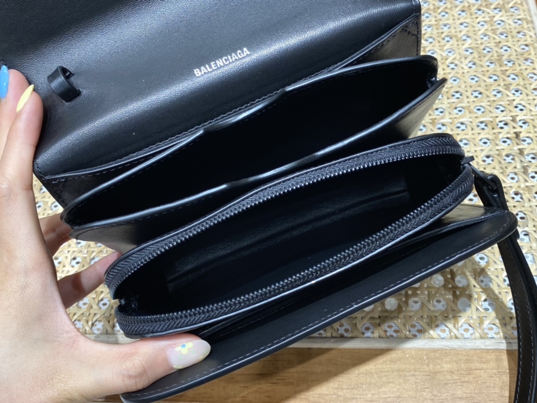 Balenciaga B.Small 18CM Bag 618156平纹黑色/黑扣