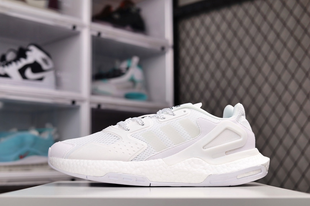 H0 Adidas Day Jogger 夜行者二代 陈奕迅同款经典运动鞋原楦型数据开发纸版网材鞋面搭配合成绒面革饰面中底嵌入全掌Boost爆米花缓震颗粒材质 棉质脚感体验×663XQ