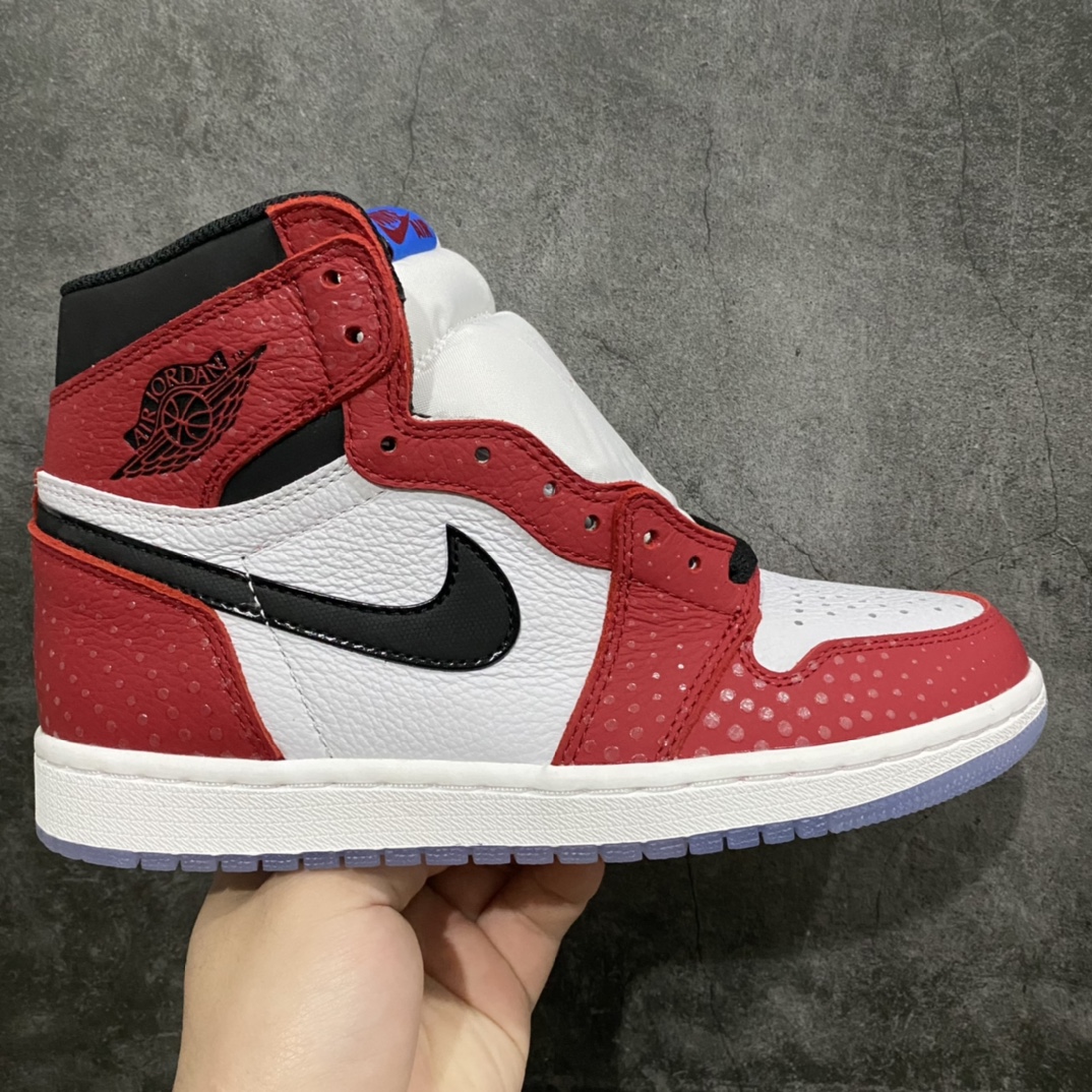 纯原版Air Jordan AJ1蜘蛛侠 市售最强版本 完美鞋型 正确半透明蜘蛛侠反光波点 区别市场泛白波点,全新水晶大底无任何氧化 后跟和鞋口做的相当到位,完美圆润冲孔,原厂皮料打造,绝对满满的诚意之作💪🏻 尺码:40-47.5 货号:555088-602-选品中心