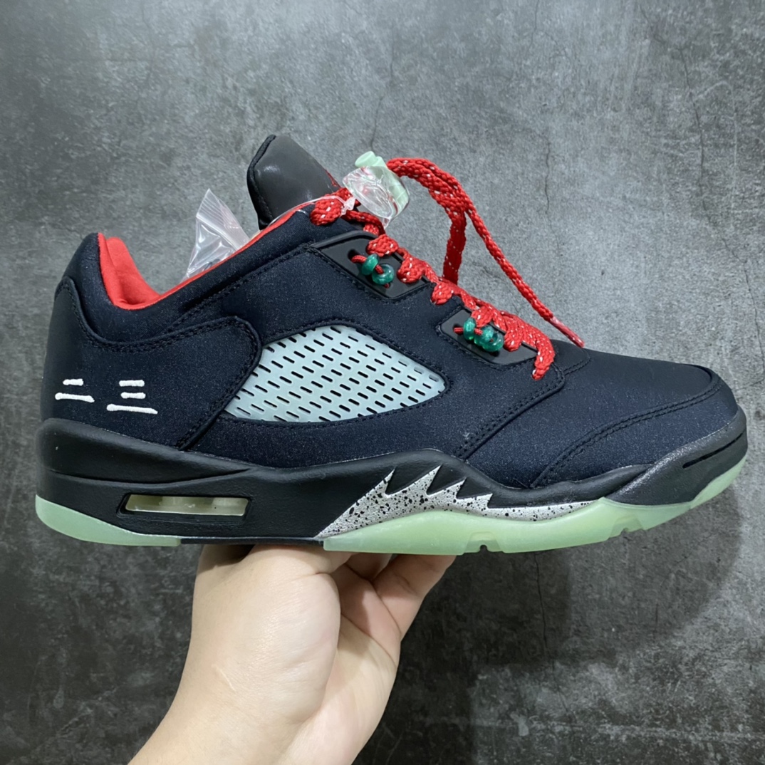 H12版本 CLOT x Air Jordan 5 Low 黑红 中国玉DM4640-036 原楦原纸版开发数据楦型 采用正确鞋面材质 质感十足 注胶效果及缜密拉帮背胶 Air开窗中底气垫装置 搭载正确夜光大底 尺码:40 40.5 41 42 42.5 43 44 44.5 45 46 47.5-选品中心