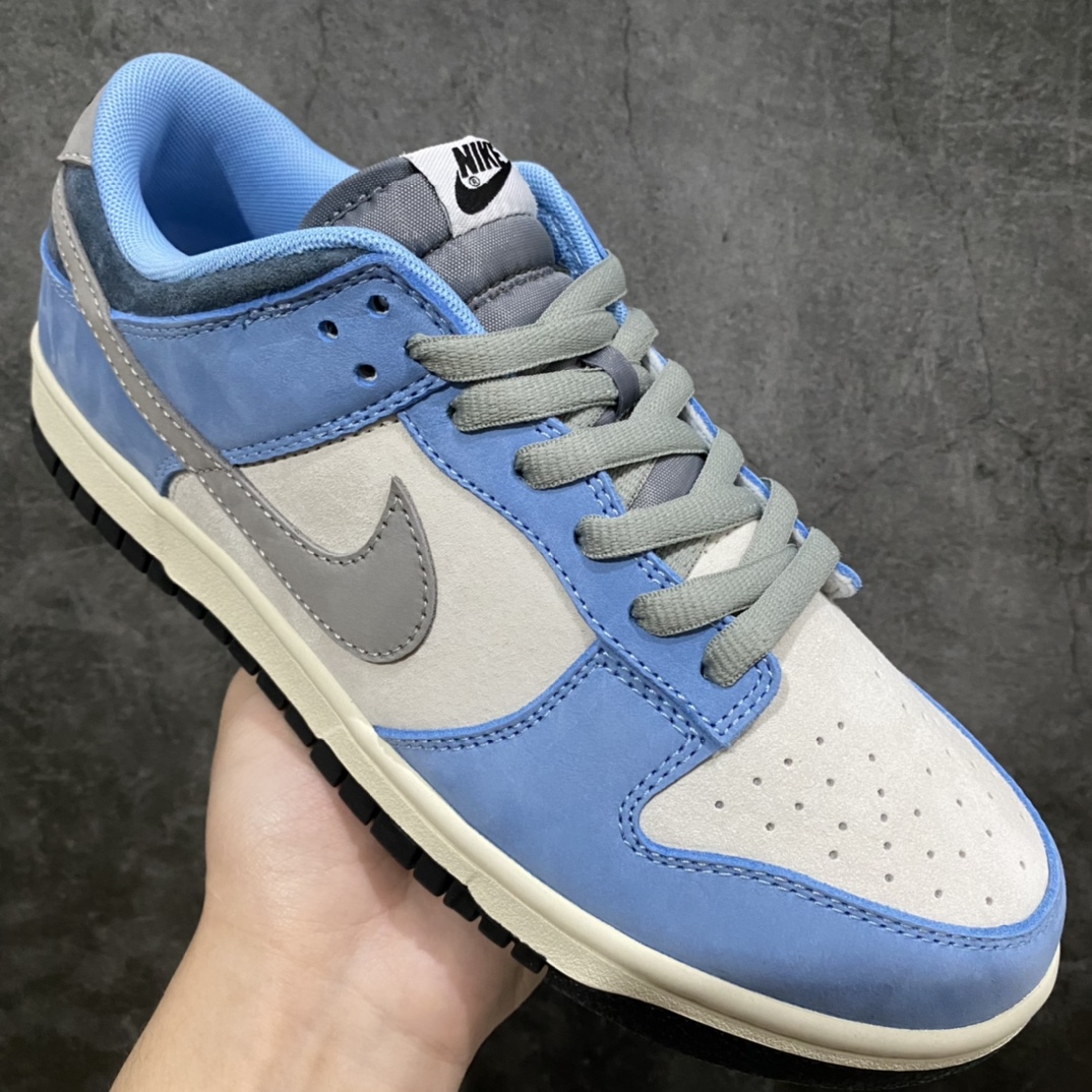 图片[4]-Z版纯原 Otomo Katsuhiro x NK SB Dunk Low \”Steamboy OST\” 大友克洋联名 蒸汽少年系列 谷神星 DO7412-987 配色以主人公雷为基调 浓重的怀旧味道 秋冬专属配色 鞋身整体采用麂皮材质打造 以摩卡为主色调 在框架以及Swoosh处采用了米白色拼接而成 鞋带、鞋身整体视觉效果十分亮眼 此外鞋舌以及鞋垫则采用了黑色打造 鞋垫上的NK标签采用浅棕色点缀 鞋底则采用白色中底搭配棕色外底呈现 为整个设计收尾 尺码：36 36.5 37.5 38 38.5 39 40 40.5 41 42 42.5 43 44 44.5 45 46-选品中心