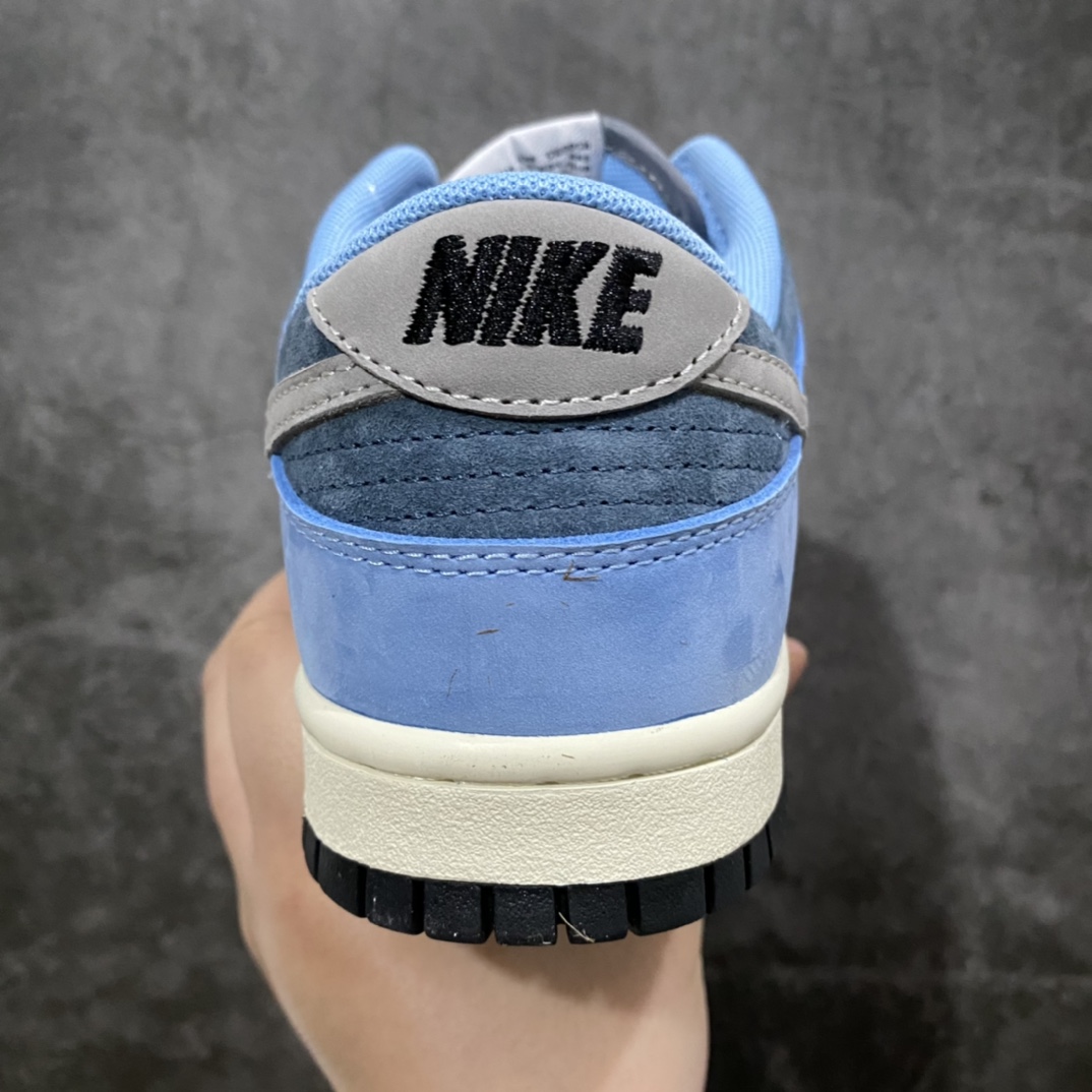 图片[3]-Z版纯原 Otomo Katsuhiro x NK SB Dunk Low \”Steamboy OST\” 大友克洋联名 蒸汽少年系列 谷神星 DO7412-987 配色以主人公雷为基调 浓重的怀旧味道 秋冬专属配色 鞋身整体采用麂皮材质打造 以摩卡为主色调 在框架以及Swoosh处采用了米白色拼接而成 鞋带、鞋身整体视觉效果十分亮眼 此外鞋舌以及鞋垫则采用了黑色打造 鞋垫上的NK标签采用浅棕色点缀 鞋底则采用白色中底搭配棕色外底呈现 为整个设计收尾 尺码：36 36.5 37.5 38 38.5 39 40 40.5 41 42 42.5 43 44 44.5 45 46-选品中心