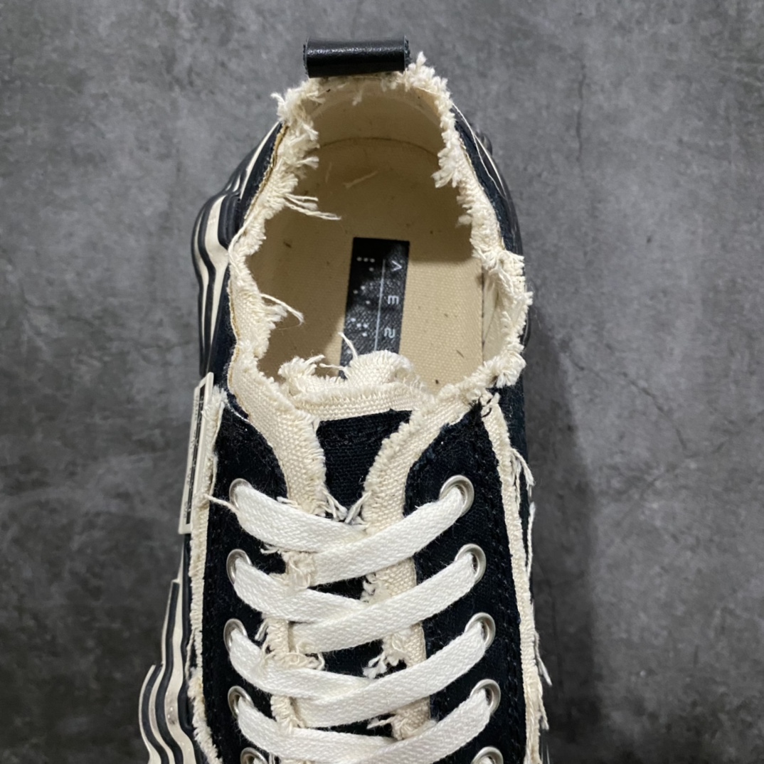 图片[9]-吴建豪个人新锐品牌xVESSEL 鞋体扭曲溶解帆布基因突变做旧低帮软木硫化鞋 以帆布鞋作为基底，并以解构手法，将鞋上不同细节堆叠营造错位，鞋面的帆布再经过打磨制造流须效果，整双鞋更是手工制作，因此显现出其细致的工序。 纯原混卖级大几率过验 支持扫码防伪标签特殊效果 支持NFC网页编码识别 VS市面任何版本✅升级厚实木塞内底 纯手工贴合多重围条硫化工艺#正确渐变效果原盒包装物 采用12蛊司厚实舒适帆布面料 流苏做旧复古效果❗️ 尺码：35-45-选品中心