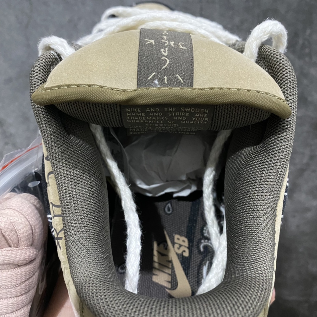 PK版本Travis Scott x Dunk SB腰果花 市场第一梯队品质 可以说细节基本都是对的 鞋头上翘弧度正确 后跟小山峰弧度正确 贝利原厂皮料 所有细节正确 缩减文案不多描述 各大代号纯原中的巅峰版本 具体见细节图即可 尺码:36 36.5 37 38 38.5 39 40 40.5 41 42 42.5 43 44 44.5 45 46 47.5-选品中心