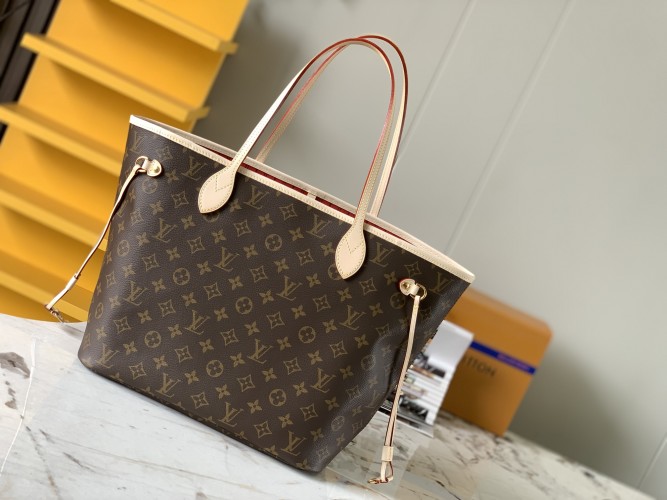 Louis Vuitton Neverfull MM Tote Bag Monogram Canvas, 32 x 29 x 17 cm 1 Louis Vuitton Neverfull MM Tote Bag Monogram Canvas, 32 x 29 x 17 cm