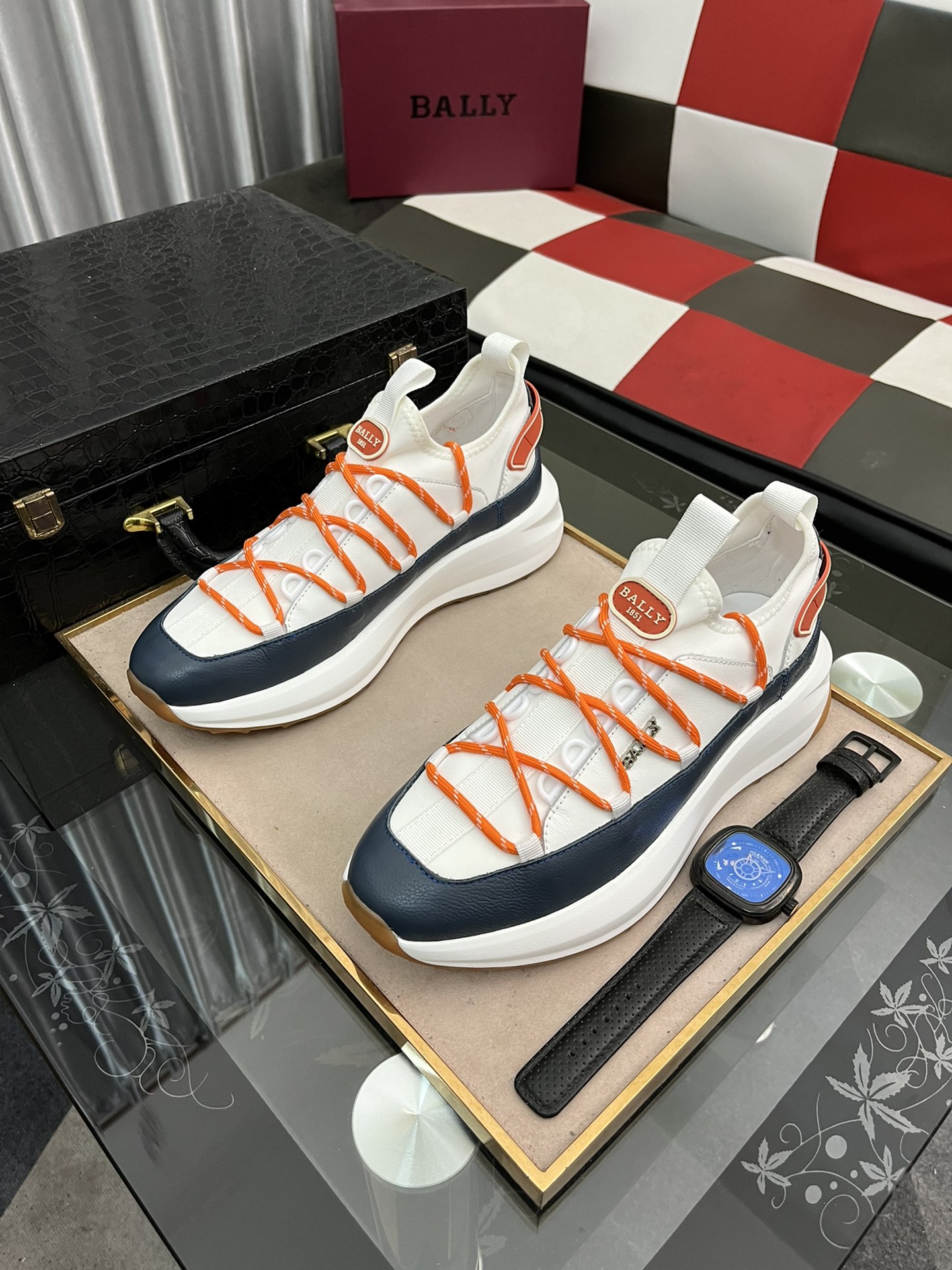 J0    Bally  巴利 🔹香港专柜休闲鞋🥰🥰…👟意大利原版头层牛皮鞋面，奢华 牛皮内里，欧美大师设计 完美造型打造专柜品质，防滑橡胶耐磨大底，原单品质，超级百搭也很舒服的。高档不失品味，时尚、新颖绝对的焦点 38-44 2⃣️色可选