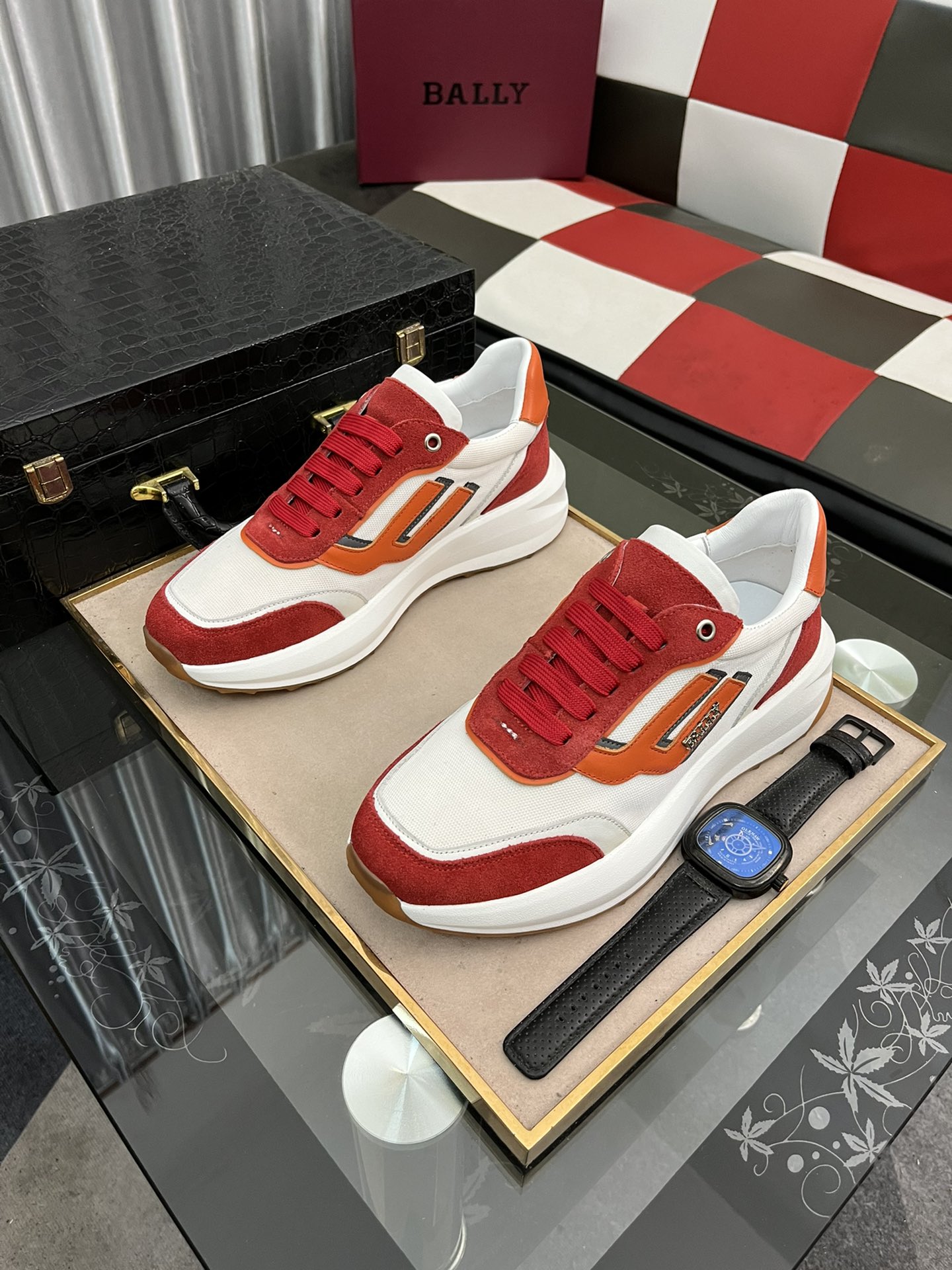 J0  巴利  最新休闲鞋 火爆热卖网红同款[得意]爆款 进口头层小牛皮👑透气猪里超火爆超轻防滑发泡大底🙏 亲们你还为穿着搭配鞋发愁💋那这款鞋你就是你不二的选择🎁🎁38-443⃣️色可选