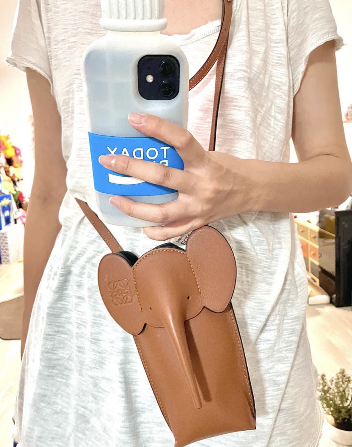 Loewe罗意威 小象手机包 0557棕色
