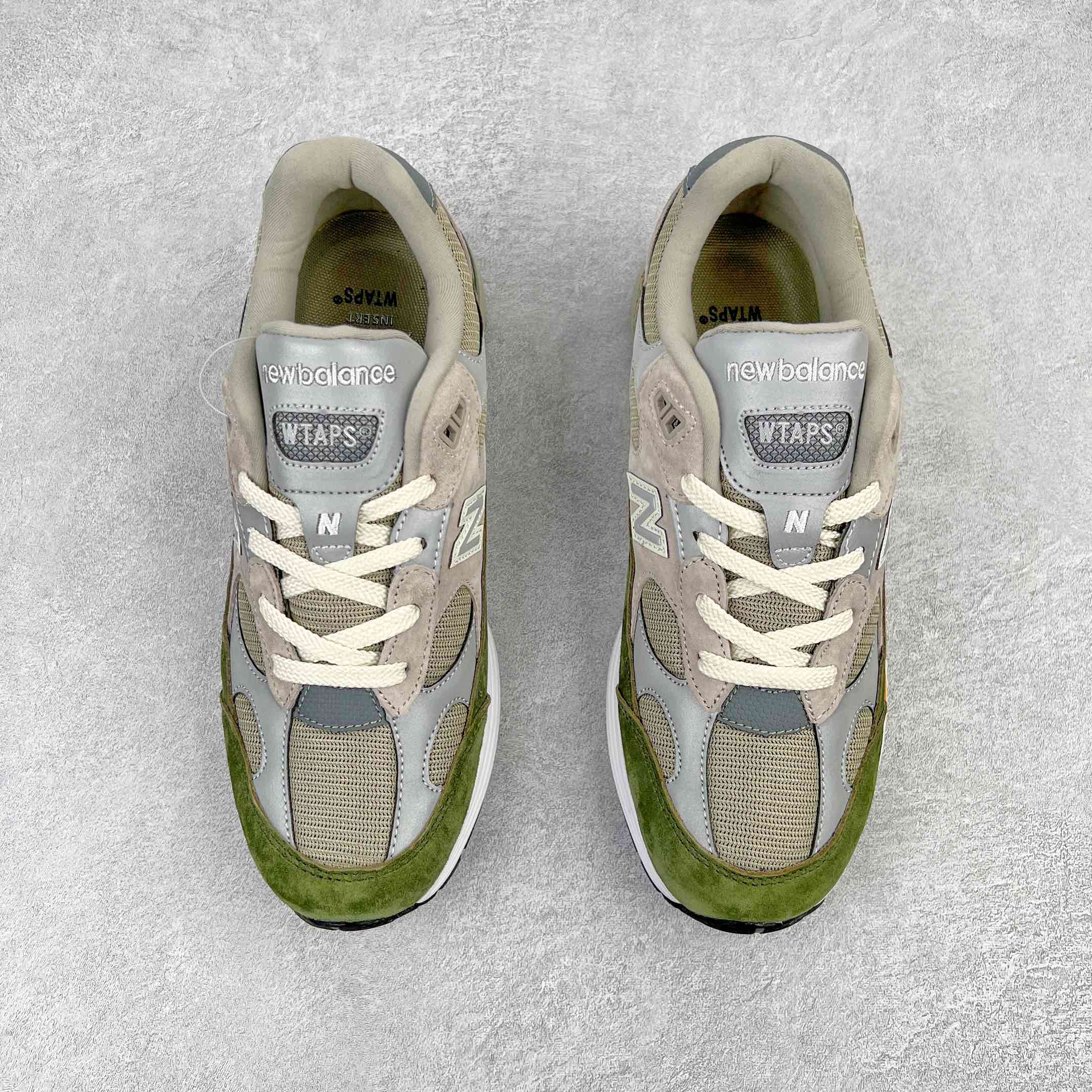 图片[2]-＃K版纯原 WTAPS x New Balance M992WT 新百伦NB992 联名总统复古慢跑鞋 灰绿 整双鞋在构色上使用多种不同饱和度的色彩拼接设计 再搭配上白色中底 丰富全鞋色彩层次材质方面 设计师在不同色彩区域 同样采用拼接方式将翻毛皮、麂皮、网眼等面料相结合 营造出高规格的质感的同时 也带来多层次视觉体验 细节方面 首先映入眼帘的便是鞋舌上醒目的 New Balance 992 标识 彰显鞋型款式 其次 在双脚外侧还再度出现 N 字 Logo 以及 992 型号 对其品牌身份以及型号加以强调 尺码：36 37 37.5 38 38.5 39 40 40.5 41.5 42 42.5 43 44 44.5 45-选品中心