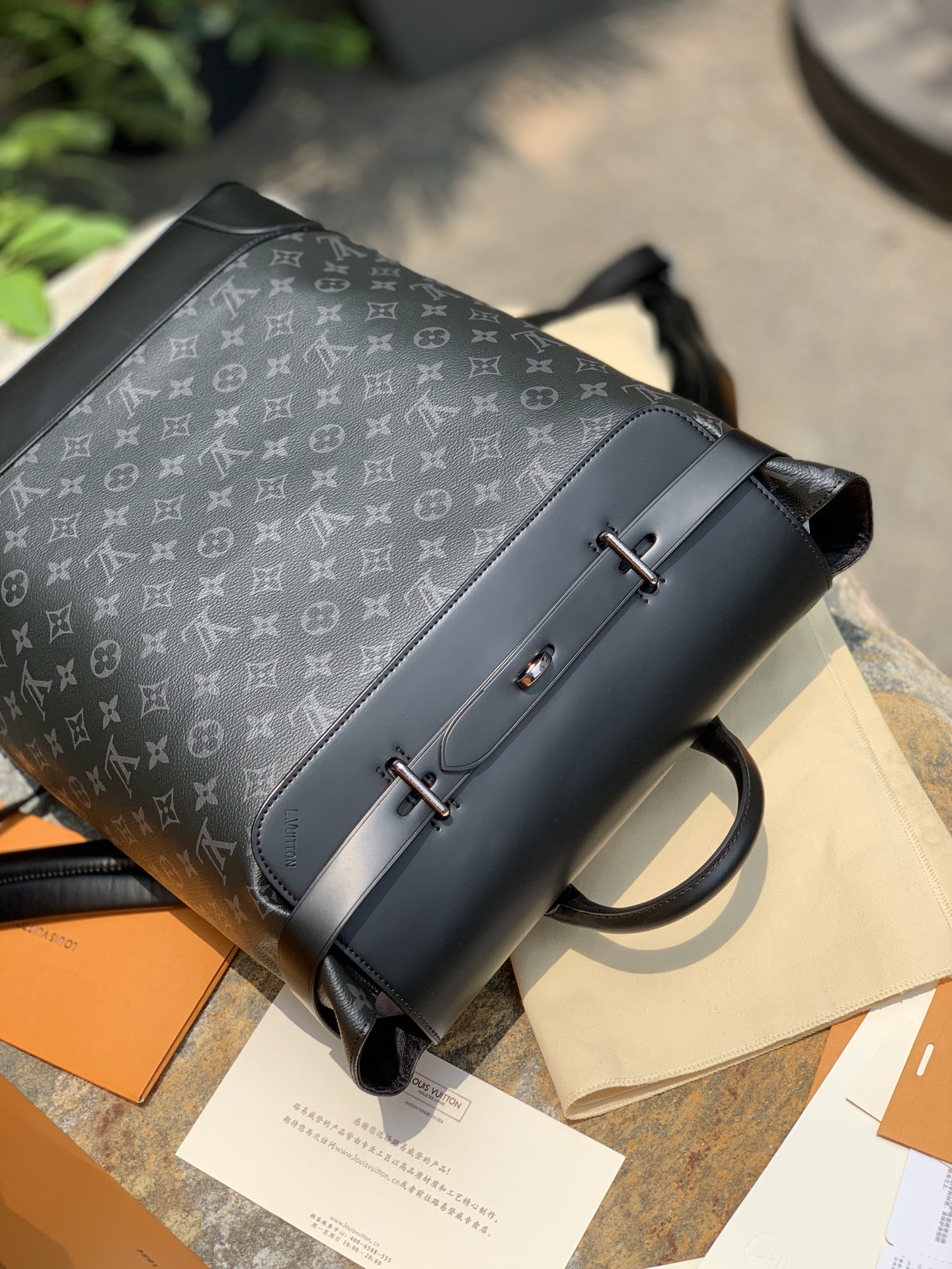 🌼 m44052尺寸32 x 45 x 16 CM海外原厂渠道货！双肩包是男孩子日常出街的必备神器！一款