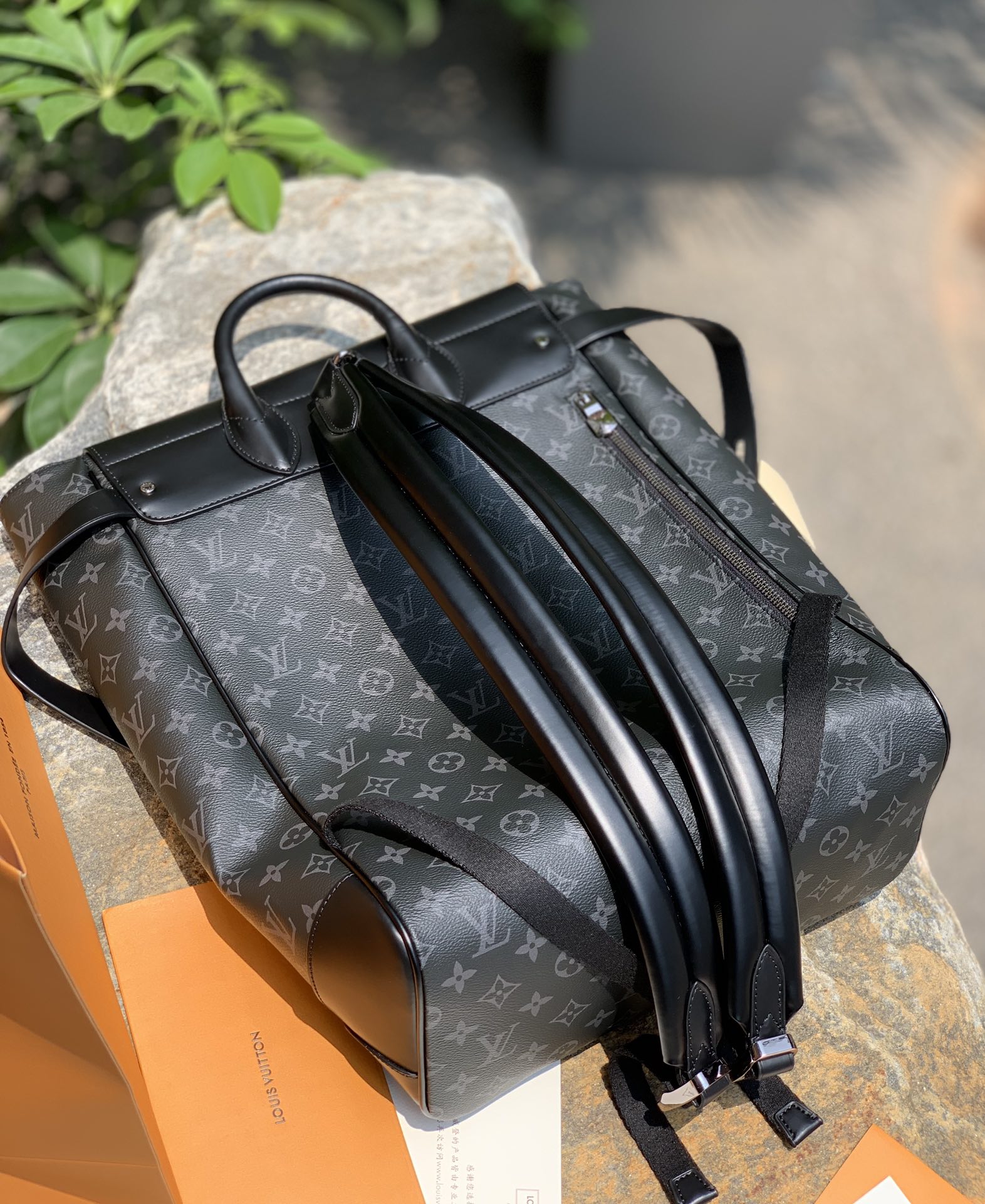 🌼 m44052尺寸32 x 45 x 16 CM海外原厂渠道货！双肩包是男孩子日常出街的必备神器！一款