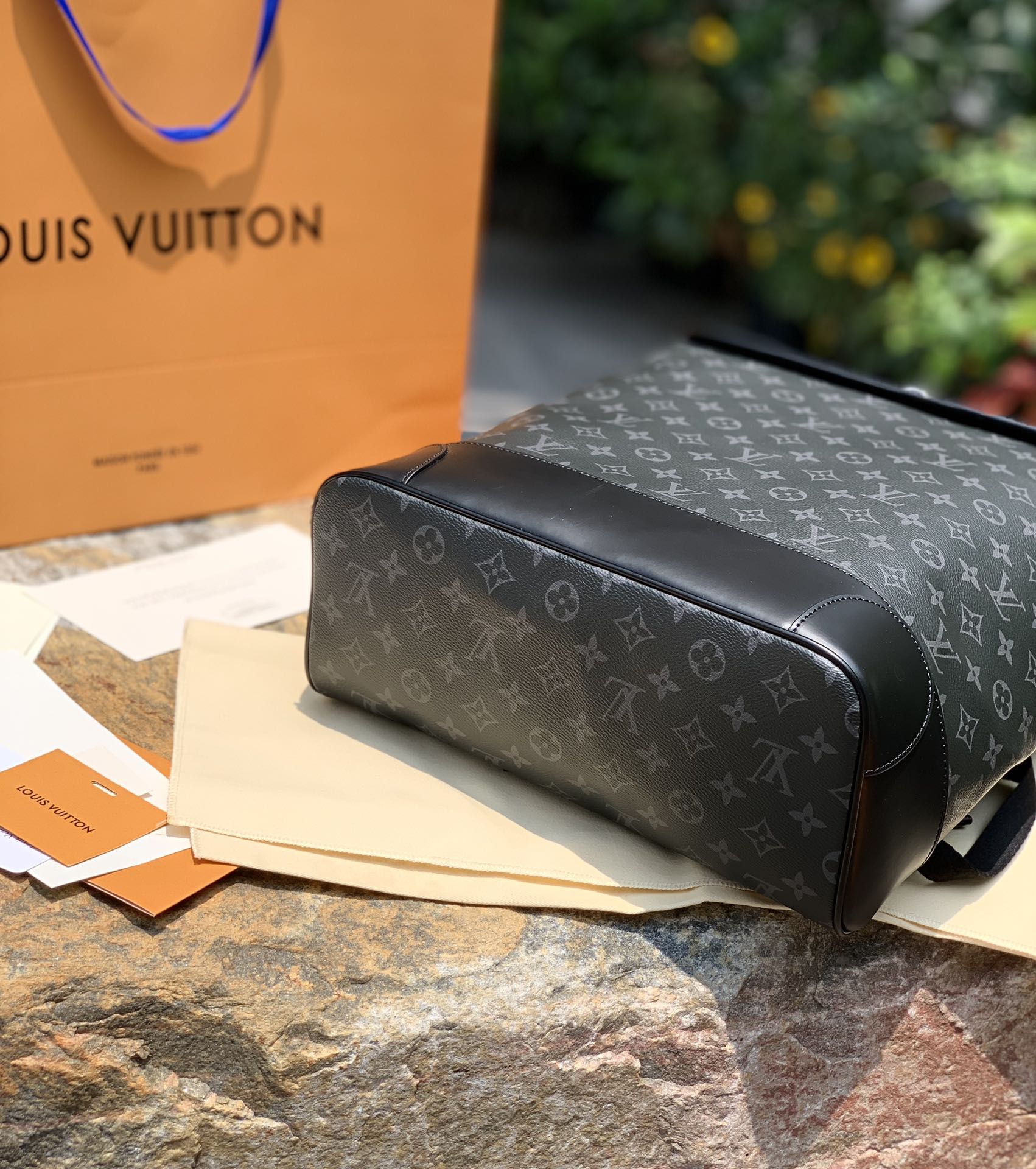 🌼 m44052尺寸32 x 45 x 16 CM海外原厂渠道货！双肩包是男孩子日常出街的必备神器！一款