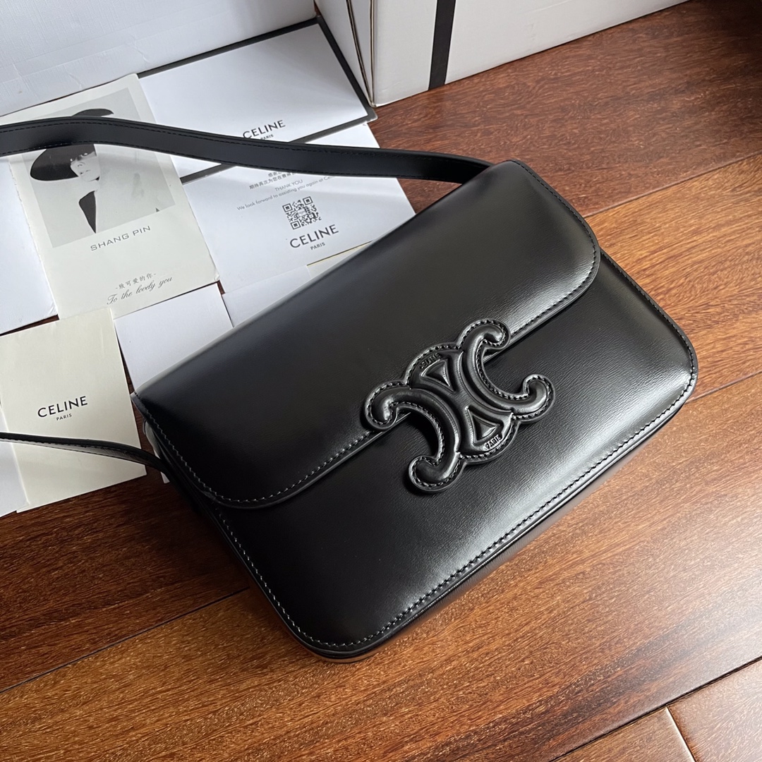 Celine New product launched 2024 new model ~ embossed Arc de Triomphe. This model is based on the Arc de Triomphe BOx, with some changes. The har
