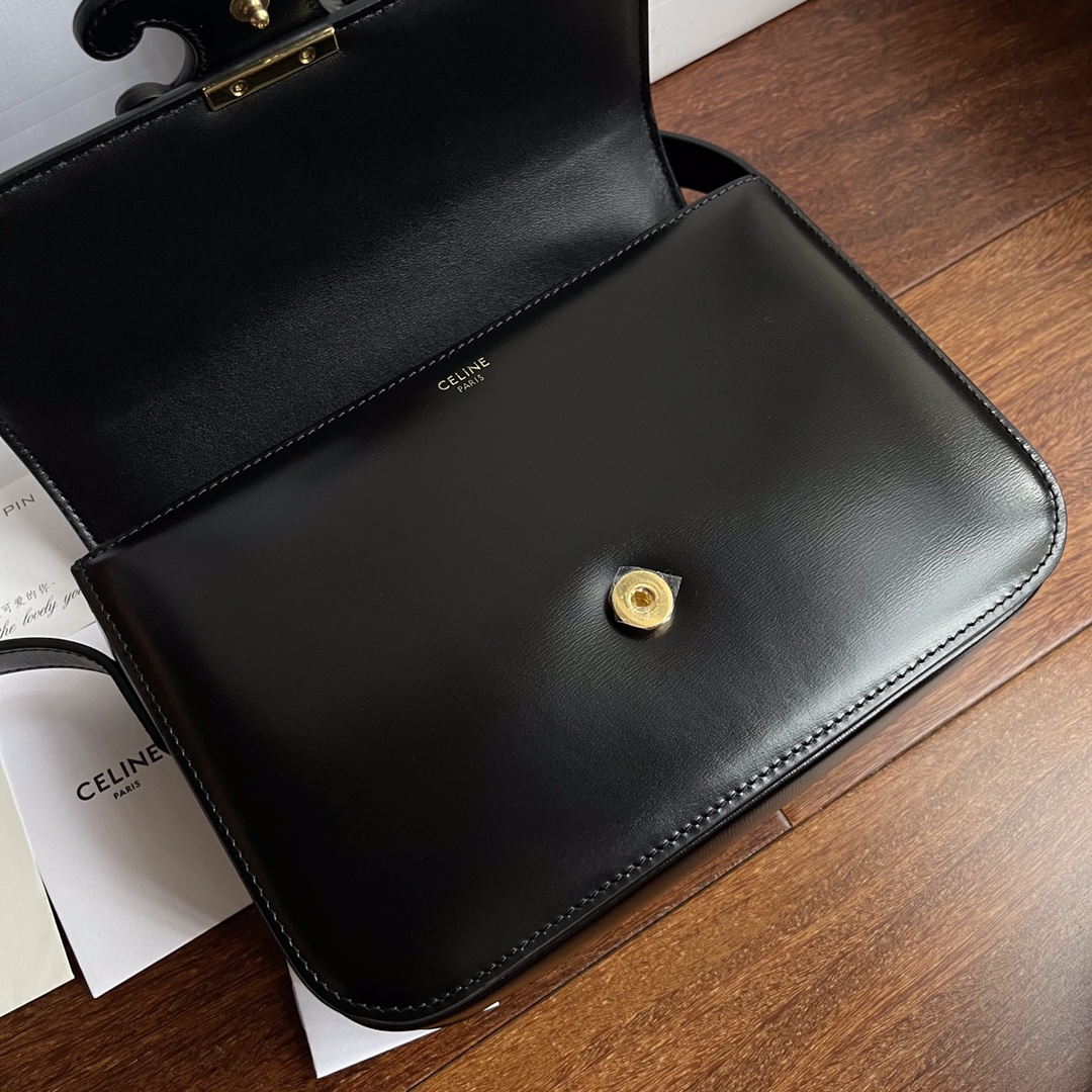 Celine New product launched 2024 new model ~ embossed Arc de Triomphe. This model is based on the Arc de Triomphe BOx, with some changes. The har