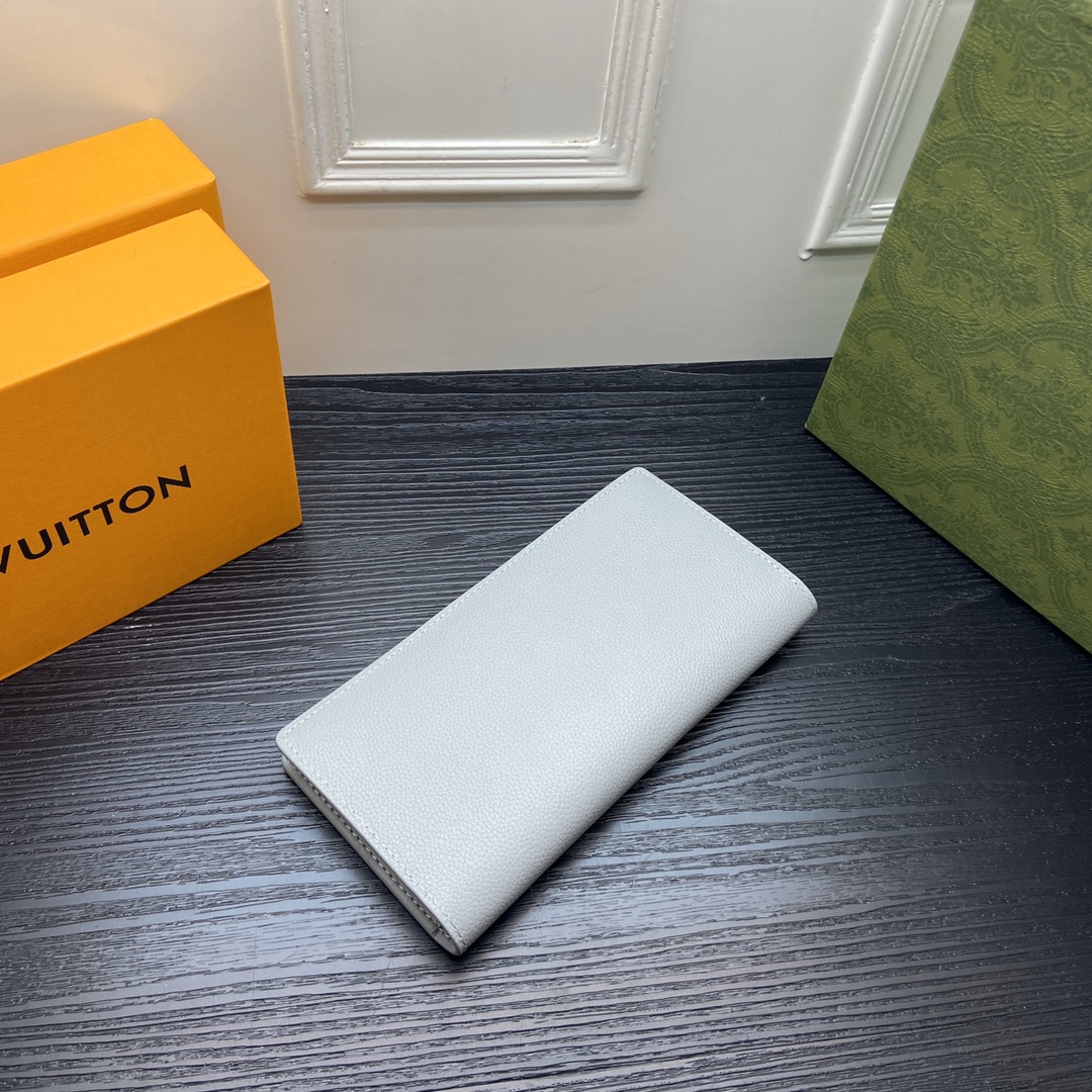 Italian leather bi-fold wallet interior