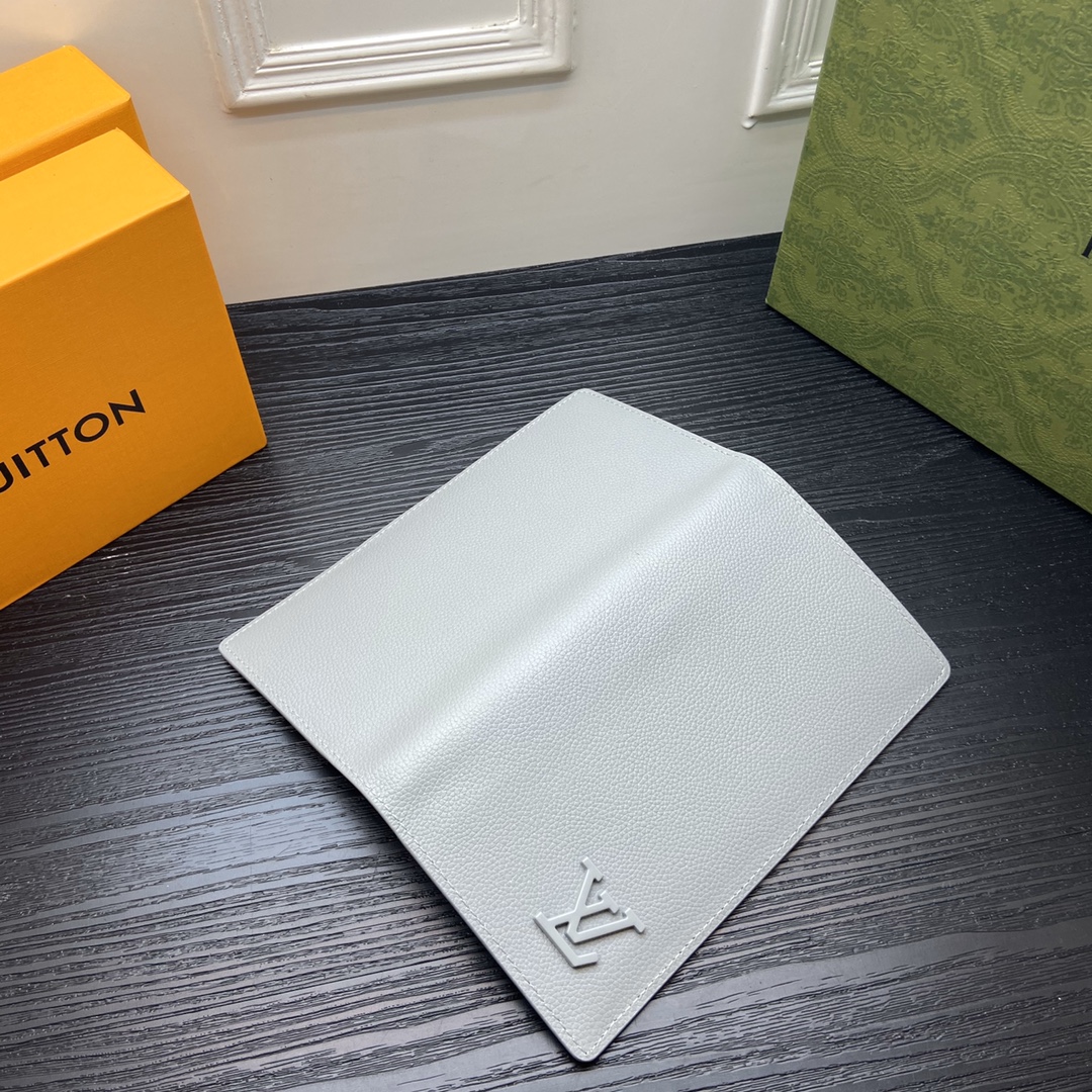 Italian leather bi-fold wallet different colors