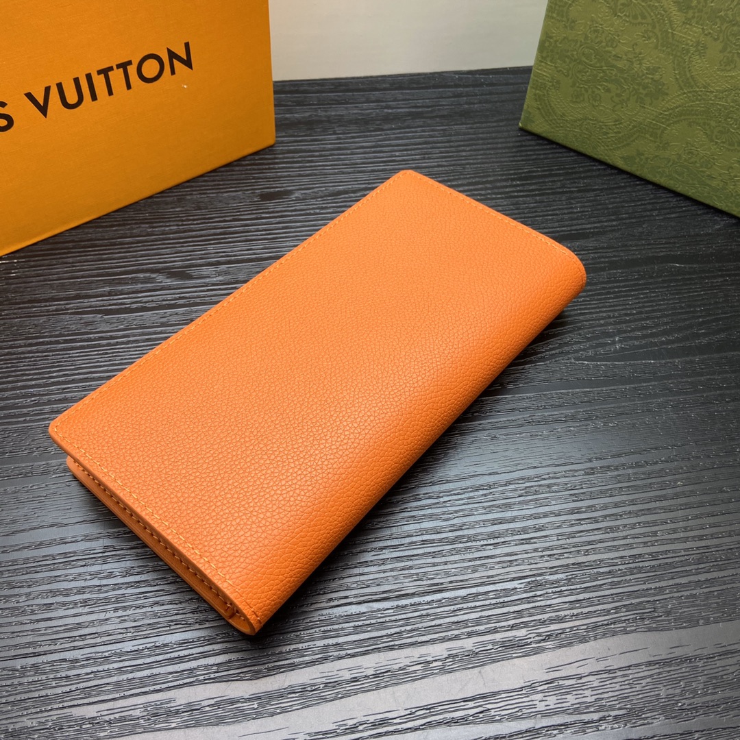 Slim leather minimalist wallet interior
