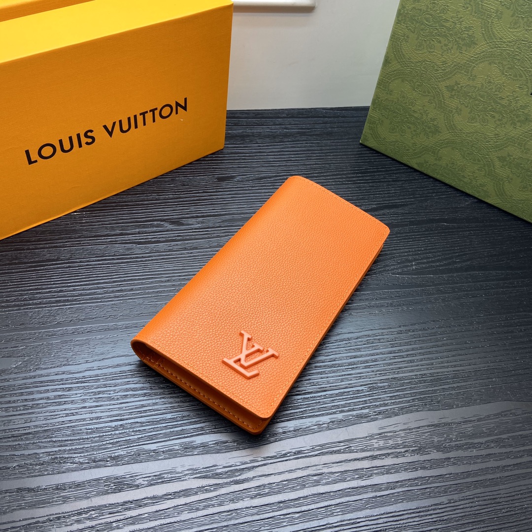 Slim leather minimalist wallet front