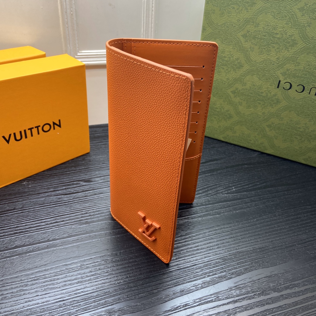 Slim leather minimalist wallet in hand